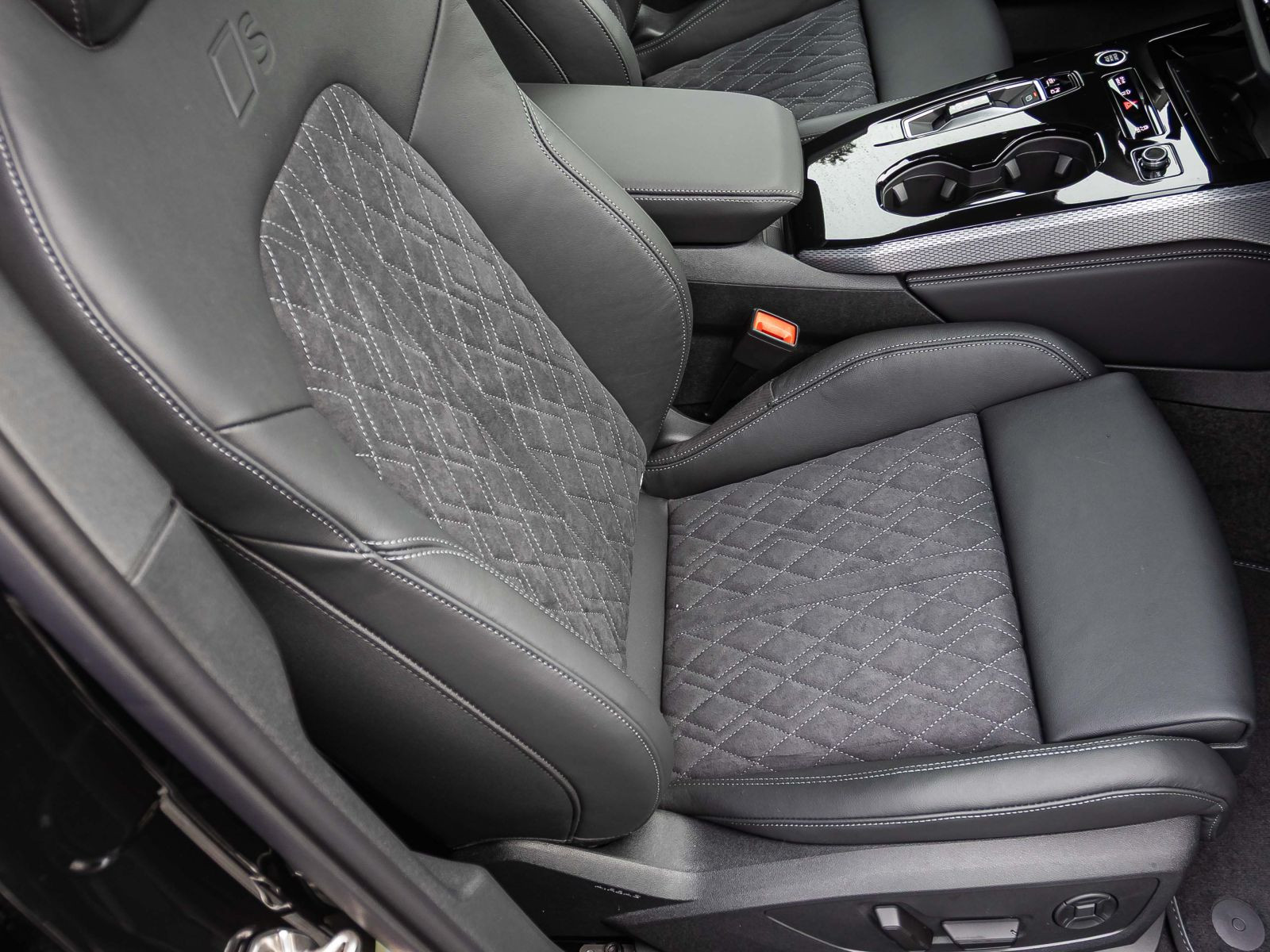 Audi A5 Avant e-hybrid quattro 270kW edition one  S-Interieur 19" AHK