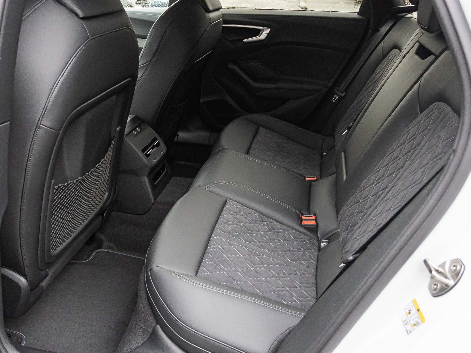 Audi A5 Avant e-hybrid edition qu. 270 kW AHK S-Interieur 19"