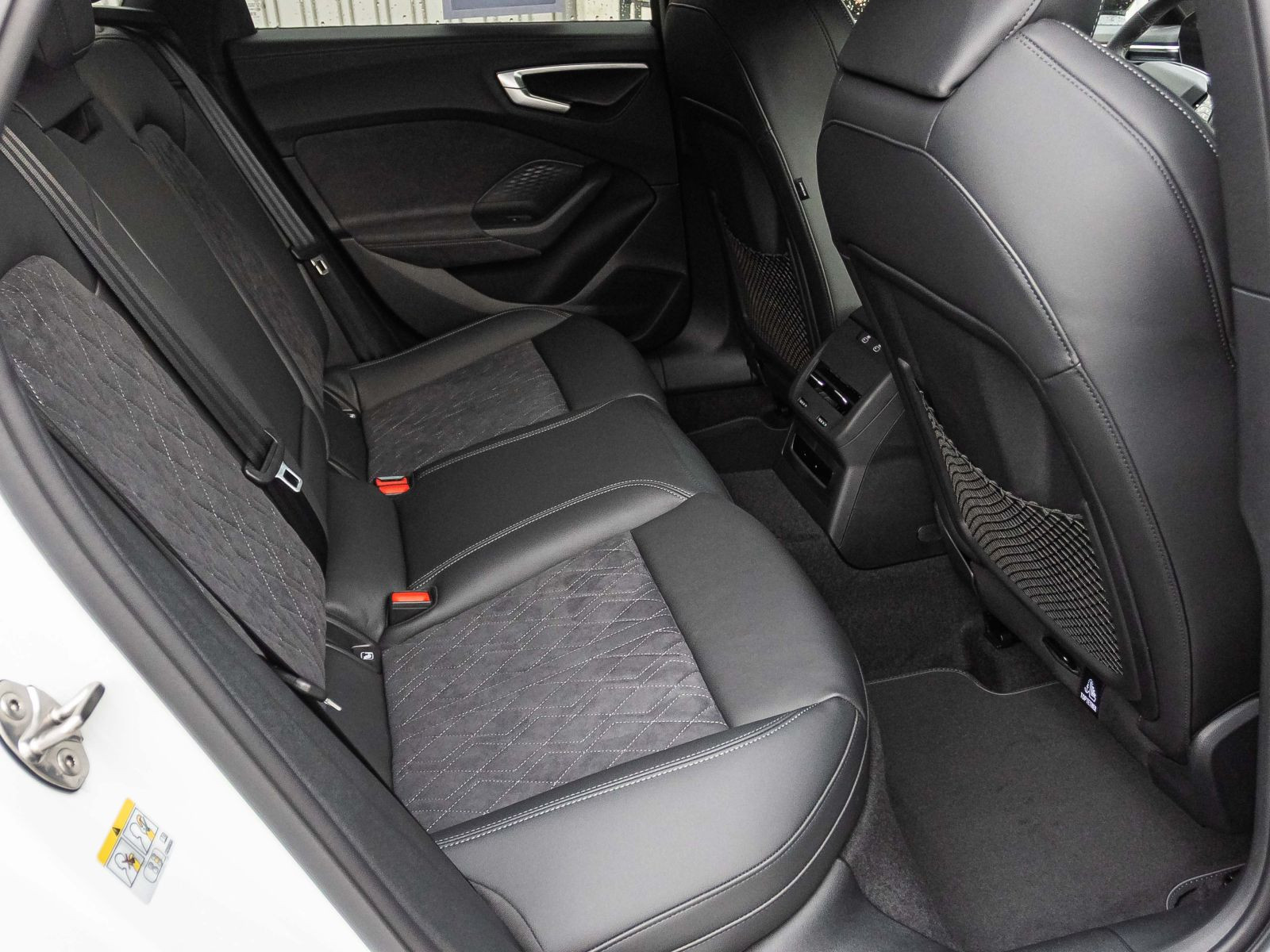 Audi A5 Avant e-hybrid edition qu. 270 kW AHK S-Interieur 19"