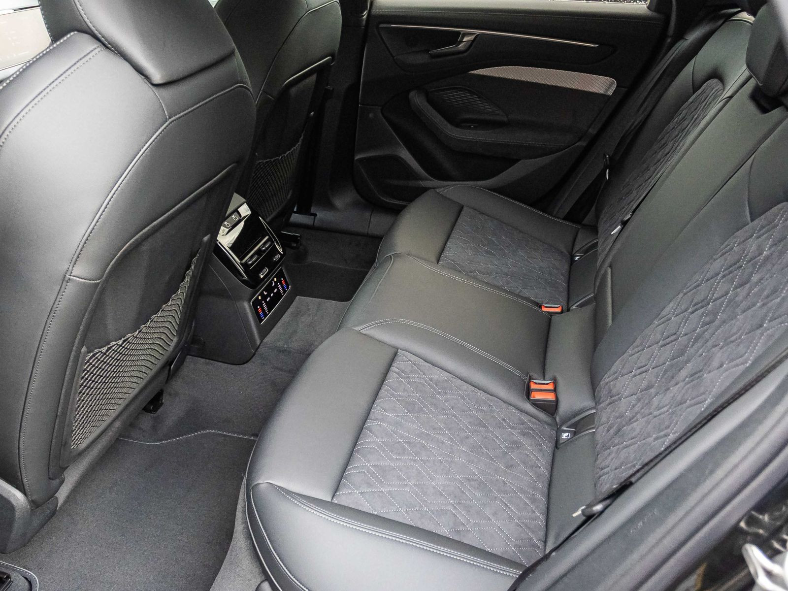 Audi A6 Avant e-hybrid quattro 270kW AHK Tech-Plus S-Interieur