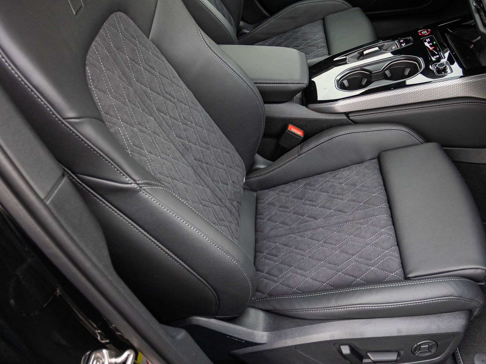 Audi A6 Avant e-hybrid quattro 270kW AHK Tech-Plus S-Interieur