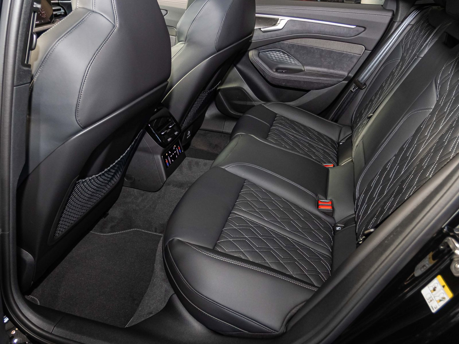 Audi A6 Avant e-hybrid 270kW  Tech-Pro Luftfahrwerk AHK Panorama MMI-Pro