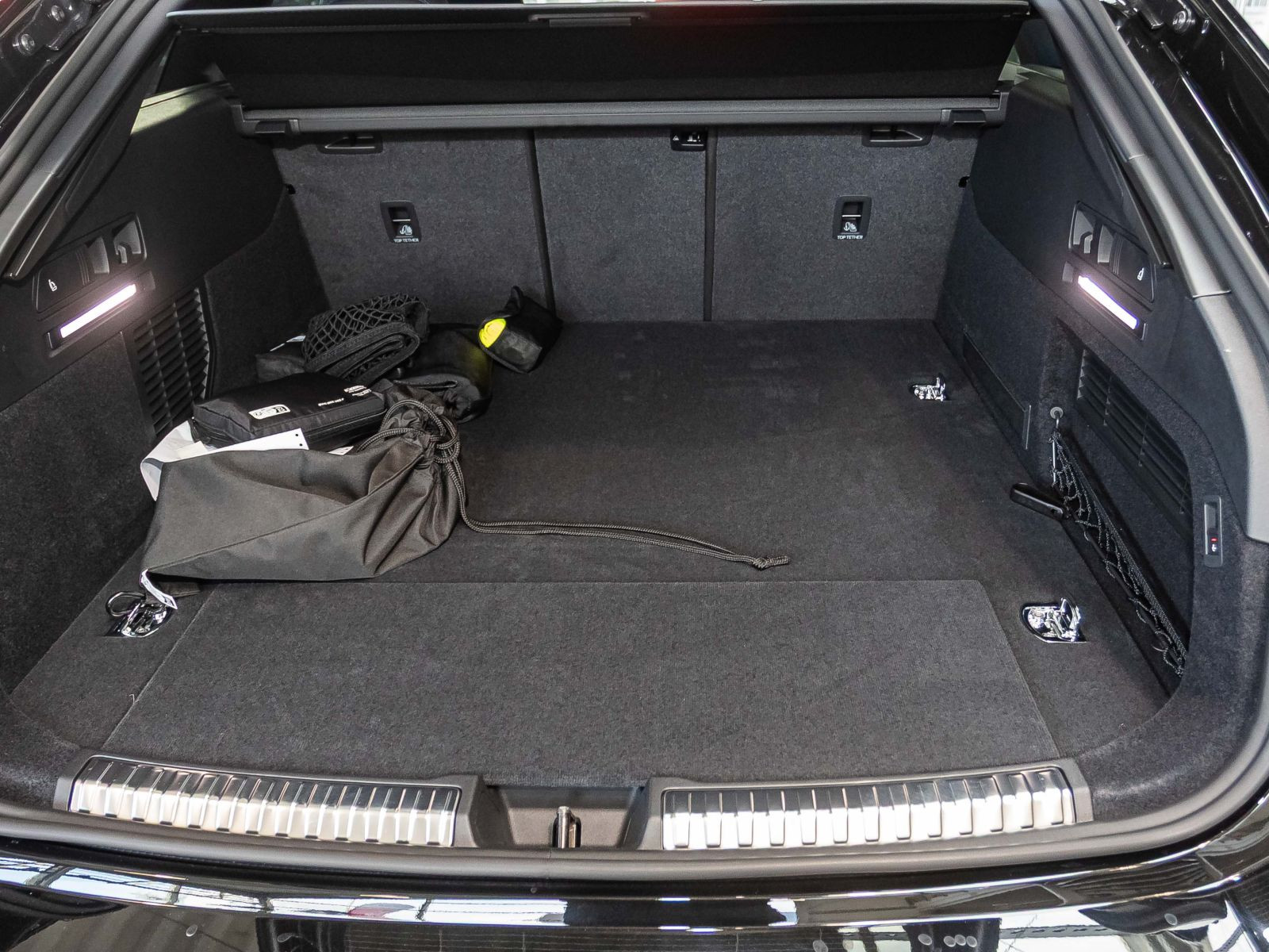 Audi A6 Avant e-hybrid 270kW  Tech-Pro Luftfahrwerk AHK Panorama MMI-Pro