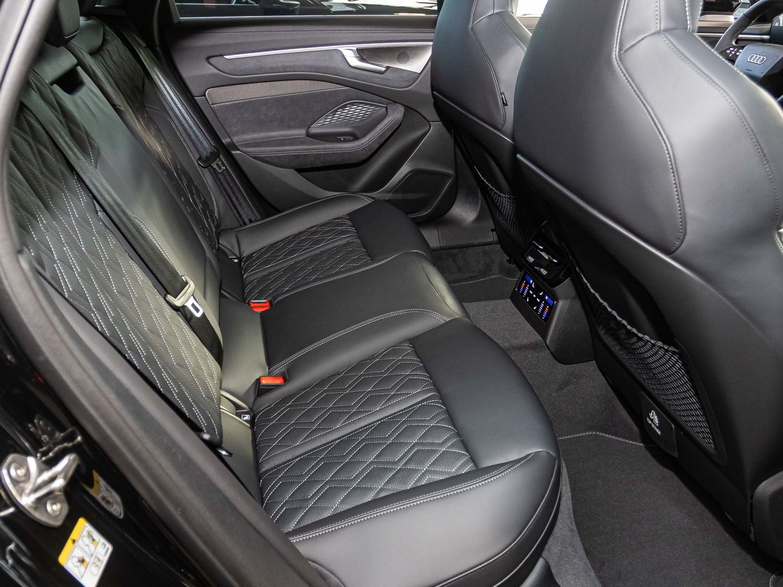 Audi A6 Avant e-hybrid 270kW  Tech-Pro Luftfahrwerk AHK Panorama MMI-Pro