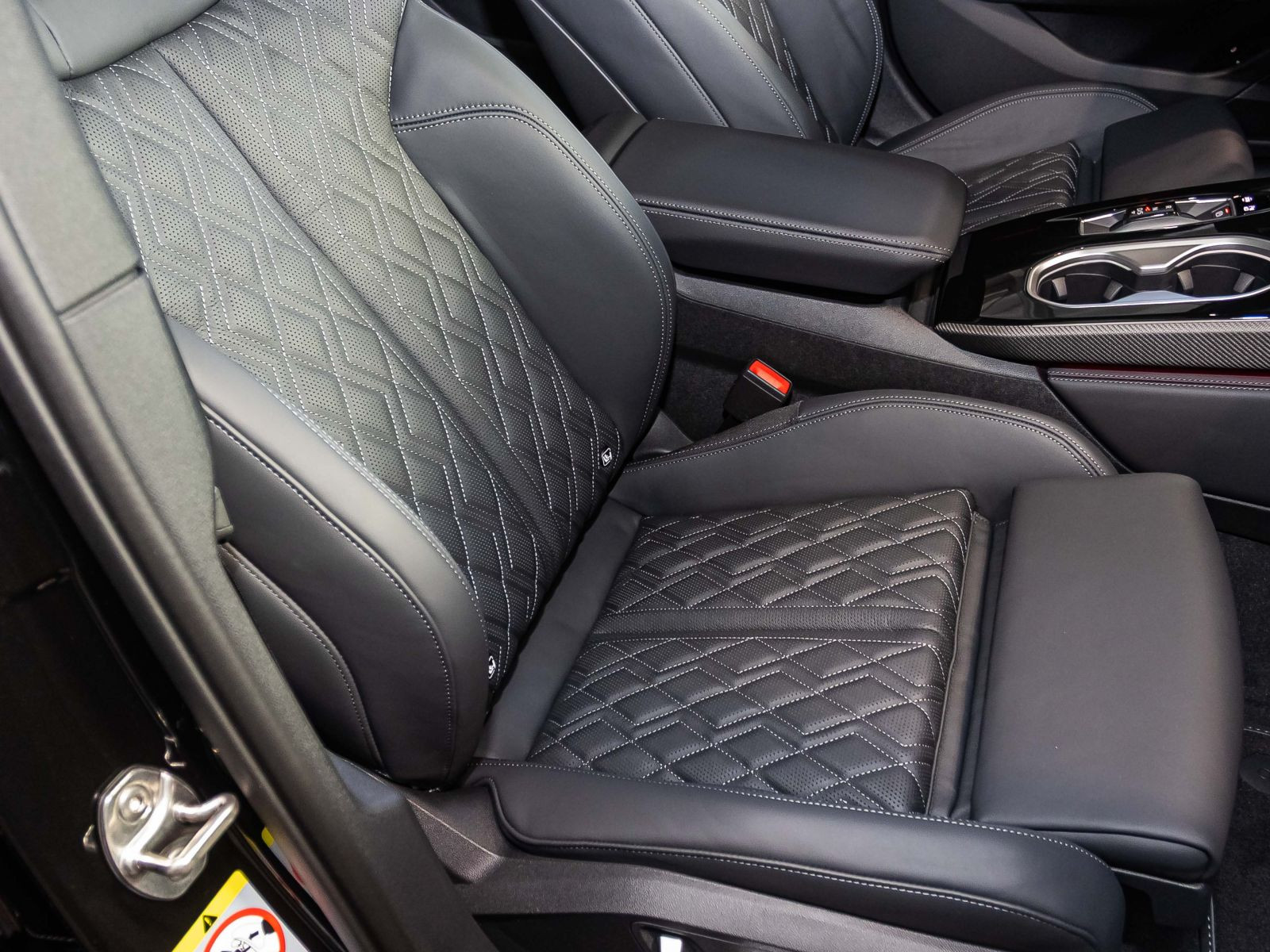 Audi A6 Avant e-hybrid 270kW  Tech-Pro Luftfahrwerk AHK Panorama MMI-Pro