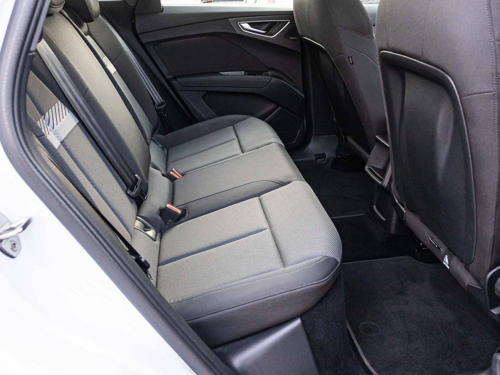 Audi Q4 e-tron 40 LED Panorama Standklima EPH DAB