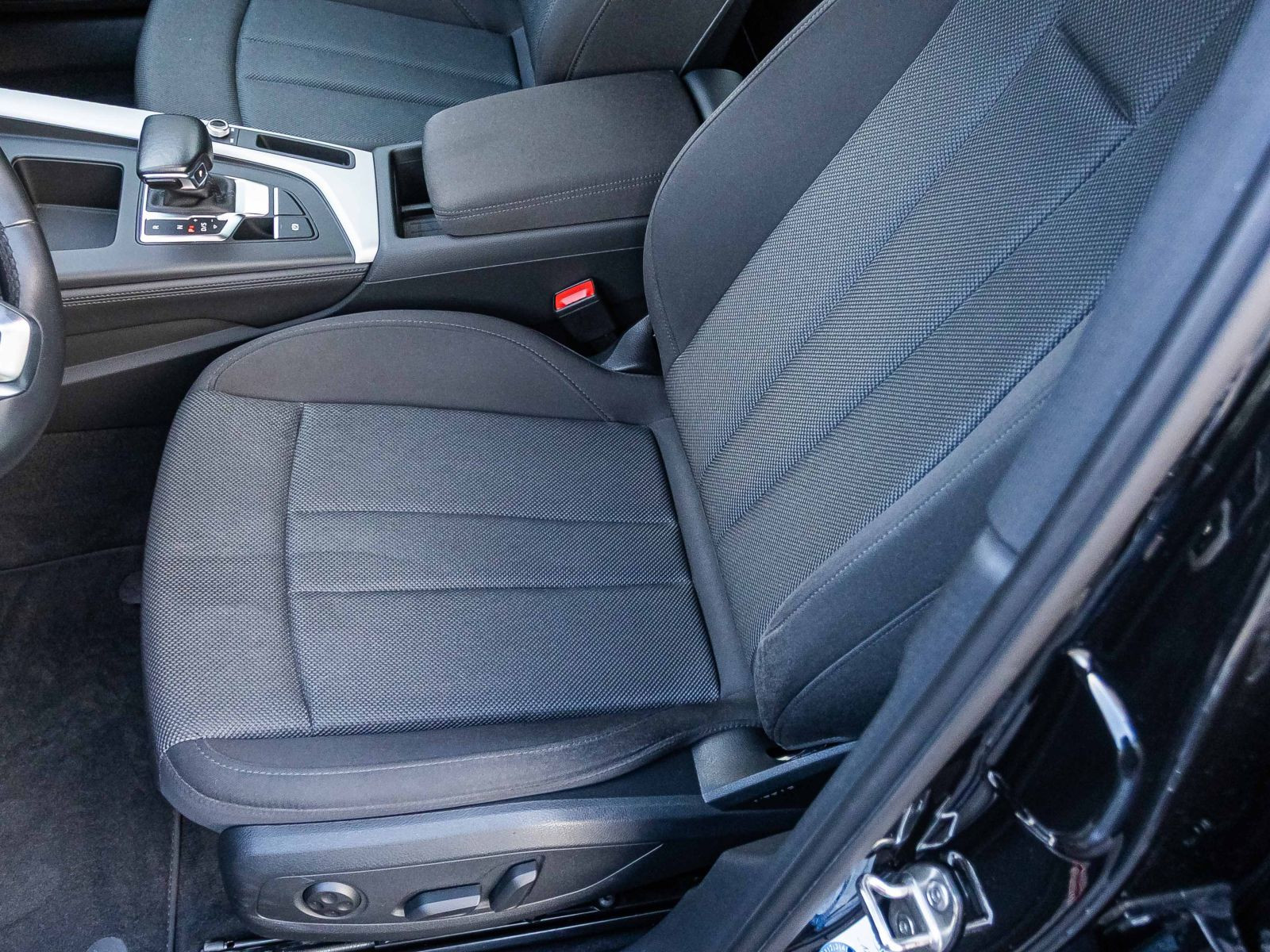 Audi A4 Avant S line 40TDI qu Stronic Navi LED ACC AHK