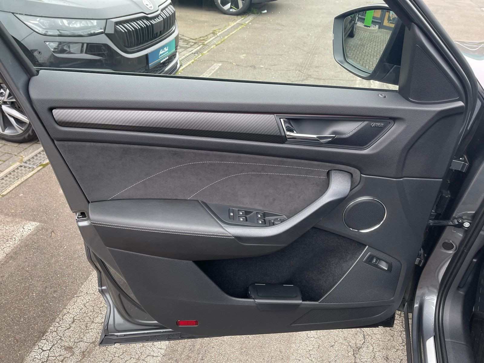 Skoda Kodiaq 2.0 TDI Sportline 4x4 DSG Navi LED DCC AHK