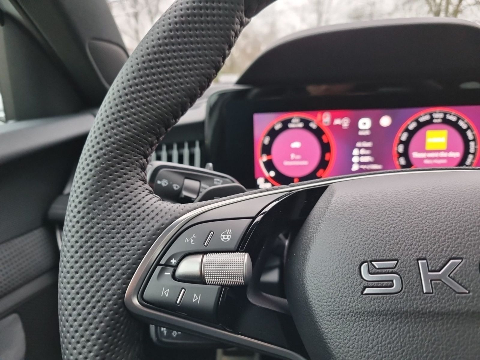 Skoda Superb Combi Sportline 2,0 TDI DSG Navi ACC LED AHK