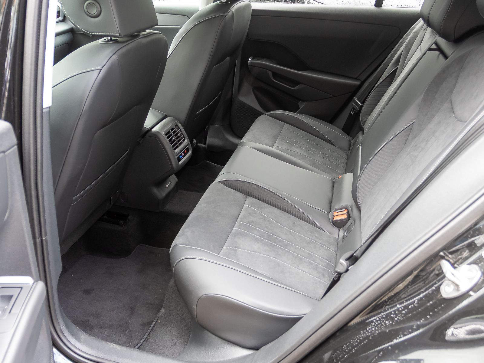 Volkswagen T-Roc 1.5 eTSI DSG Style, Navi, LED-Matrix, Area View inkl. Rückfahrkamera, App-Connect