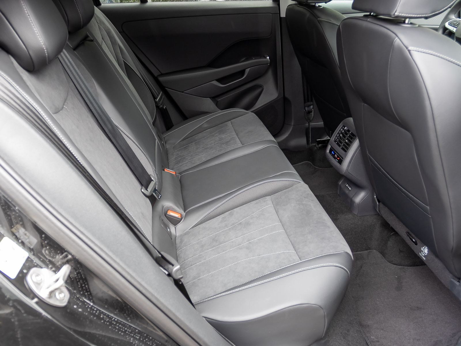 Volkswagen T-Roc 1.5 eTSI DSG Style, Navi, LED-Matrix, Area View inkl. Rückfahrkamera, App-Connect