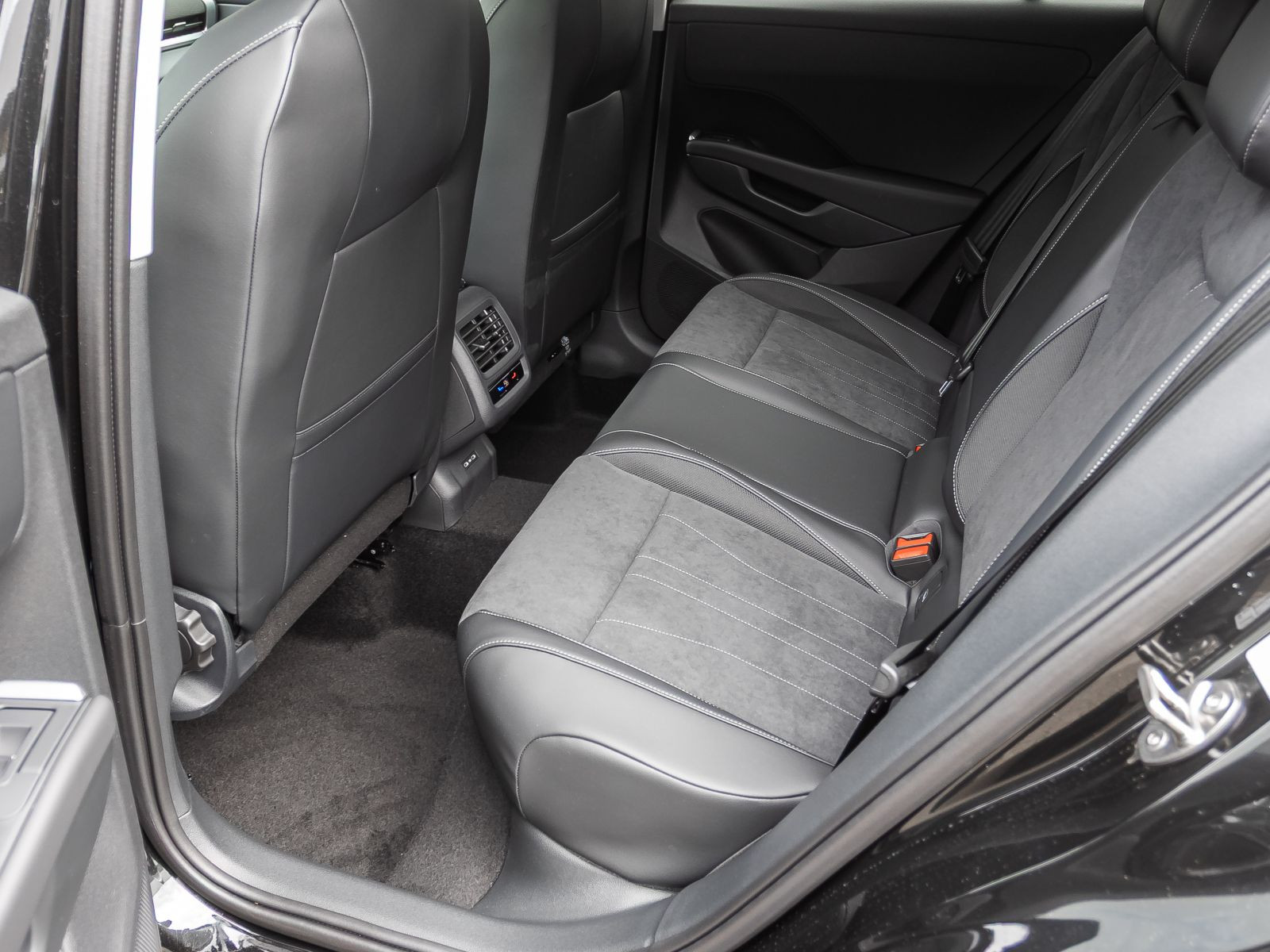Volkswagen T-Roc 1.5 eTSI DSG Style, Navi, LED-Matrix, Rückfahrkamera, App-Connect