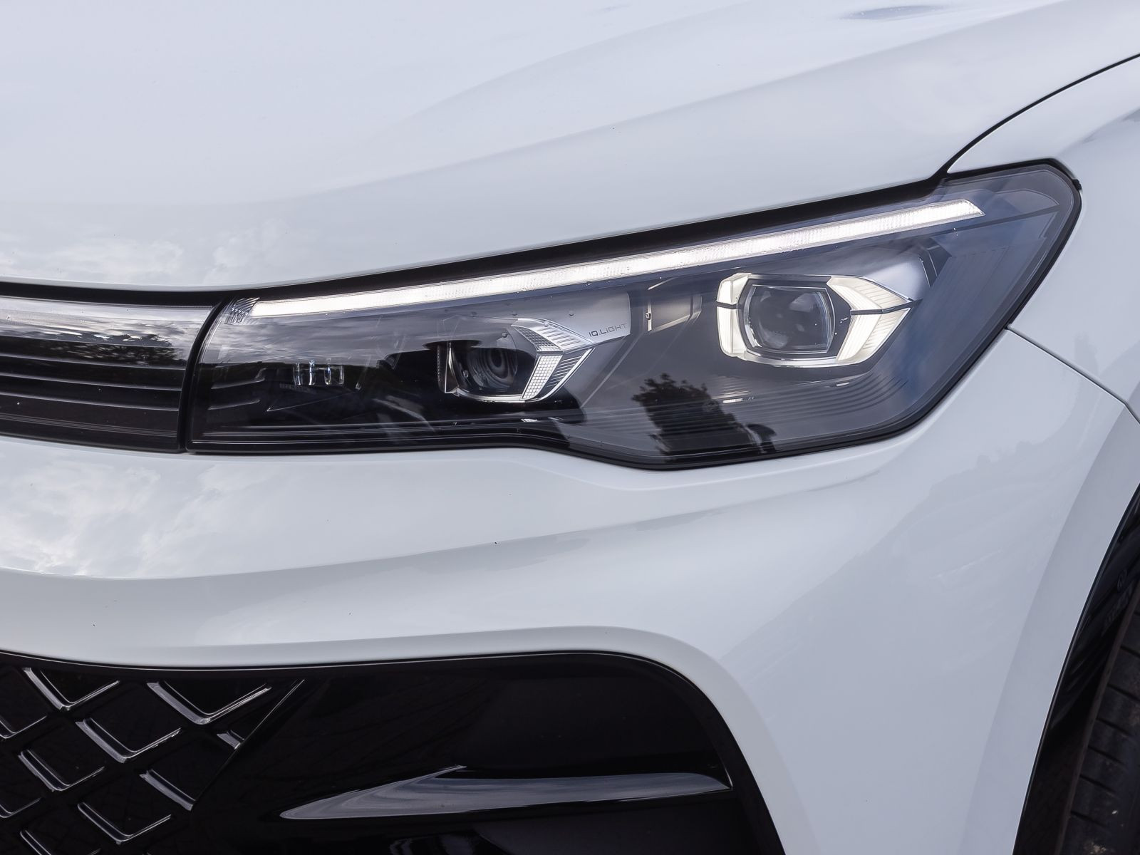 Volkswagen Tiguan 2.0TDI R-Line 4M DSG Navi LED Standhzg AHK