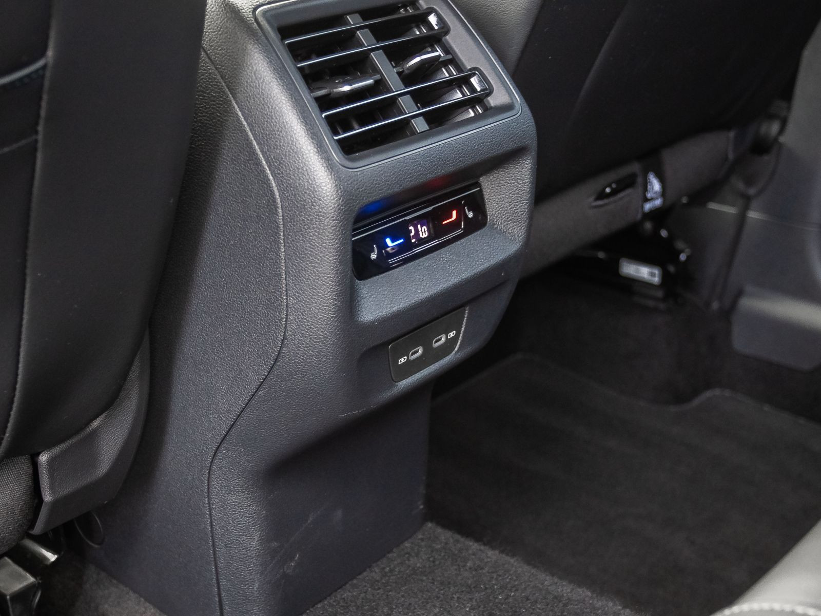 Volkswagen Tiguan 2.0TDI R-Line 4M DSG Navi LED Standhzg AHK