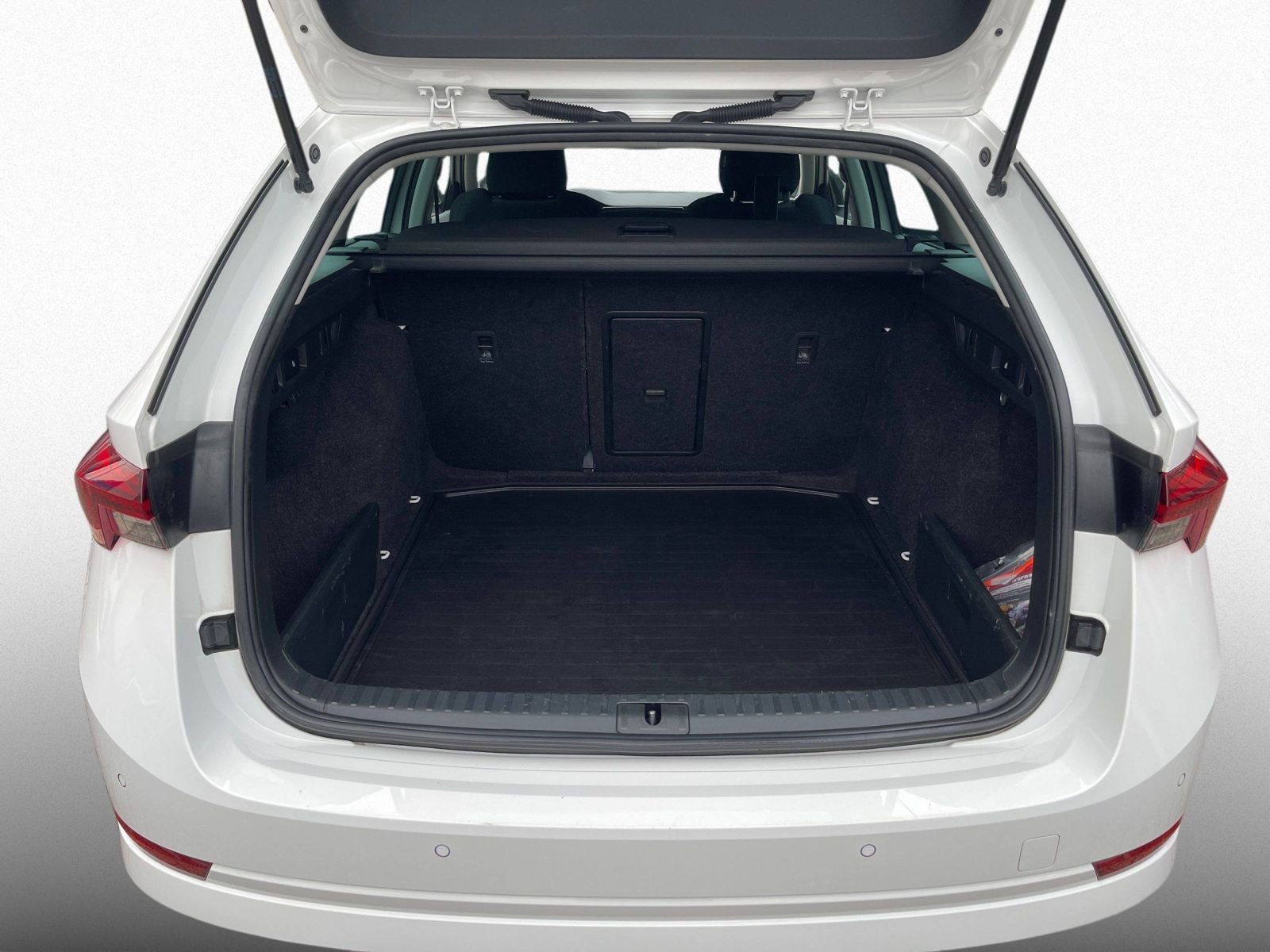 Skoda Octavia Combi Tour 2.0TDI DSG Navi LED EPH GRA