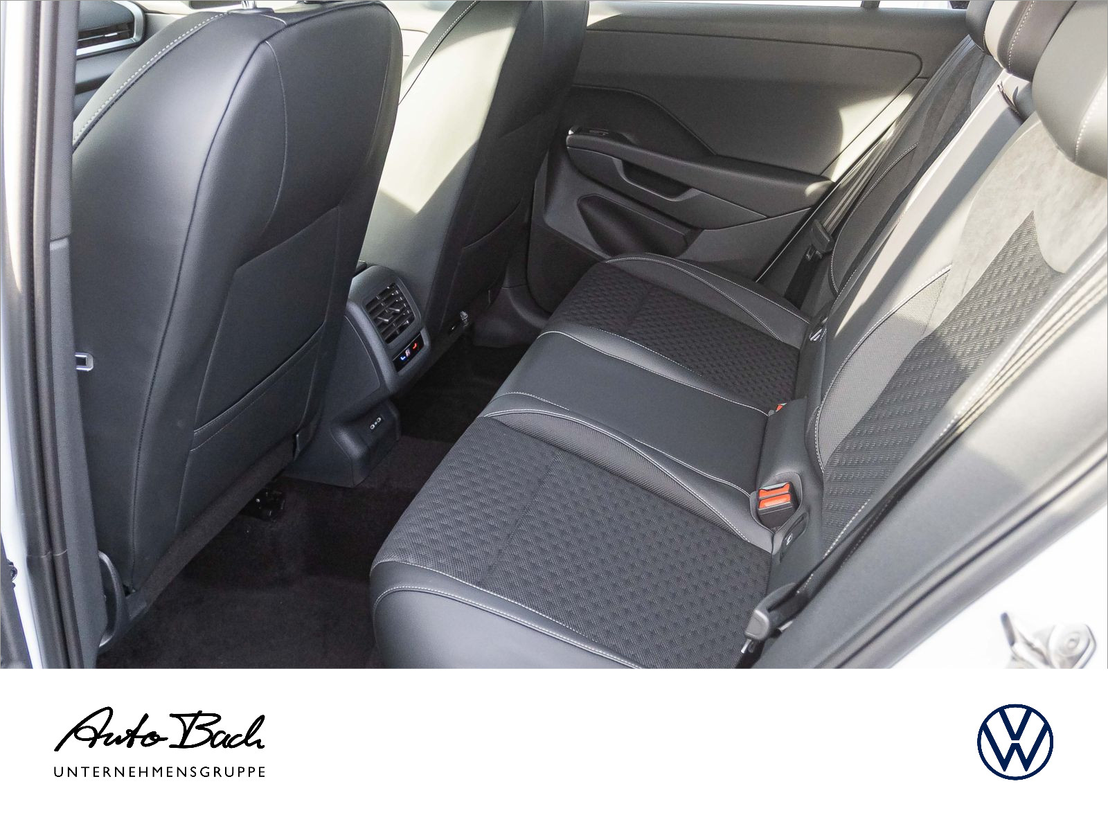 Volkswagen T-Roc R-Line 1.5 l eTSI OPF 110 kW (150 PS) 7-Gang-Doppelkupplungsgetriebe DSG