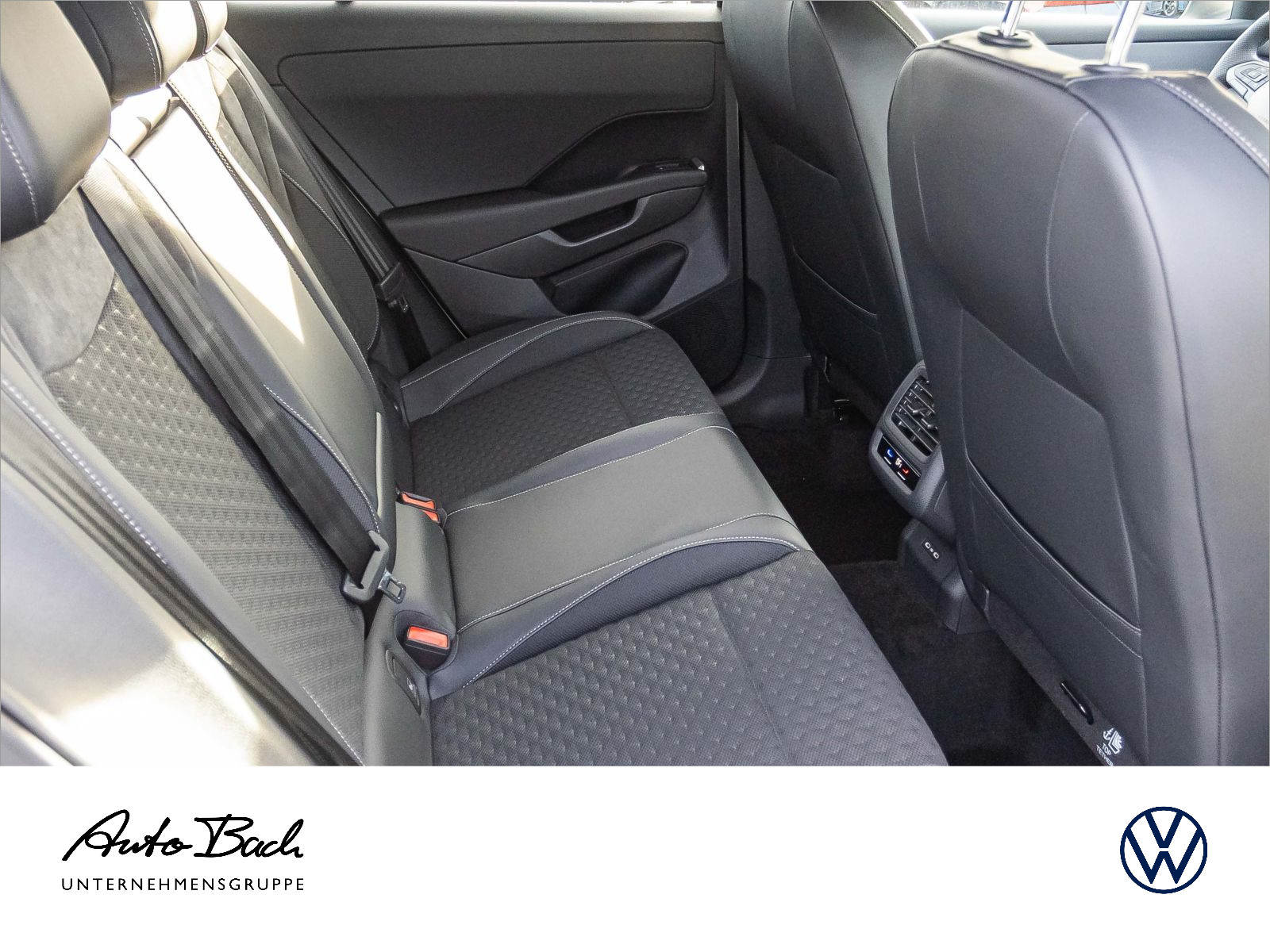 Volkswagen T-Roc R-Line 1.5 l eTSI OPF 110 kW (150 PS) 7-Gang-Doppelkupplungsgetriebe DSG