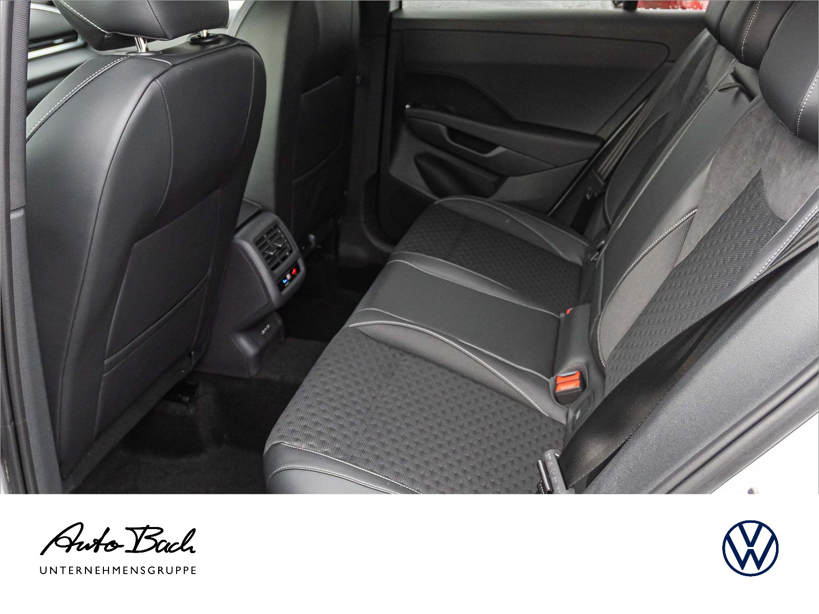 Volkswagen T-Roc R-Line 1.5 l eTSI OPF 110 kW (150 PS) 7-Gang-Doppelkupplungsgetriebe DSG