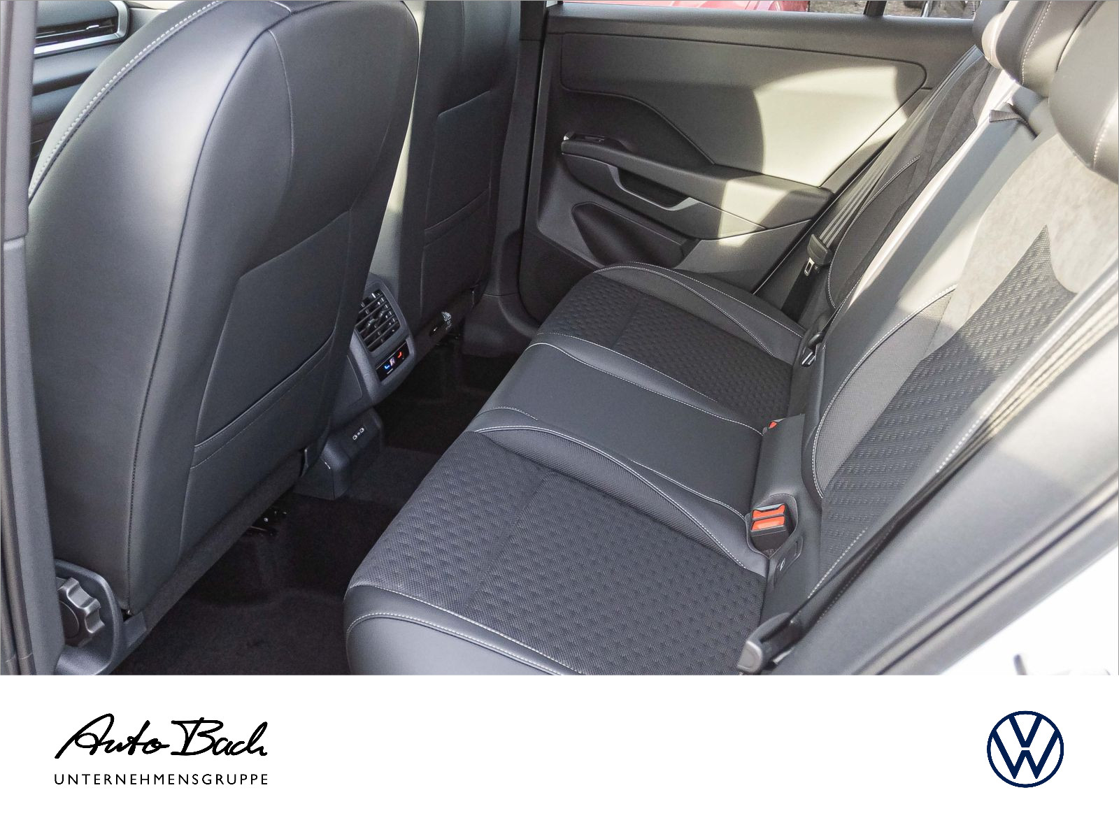 Volkswagen T-Roc R-Line 1.5 l eTSI OPF 110 kW (150 PS) 7-Gang-Doppelkupplungsgetriebe DSG