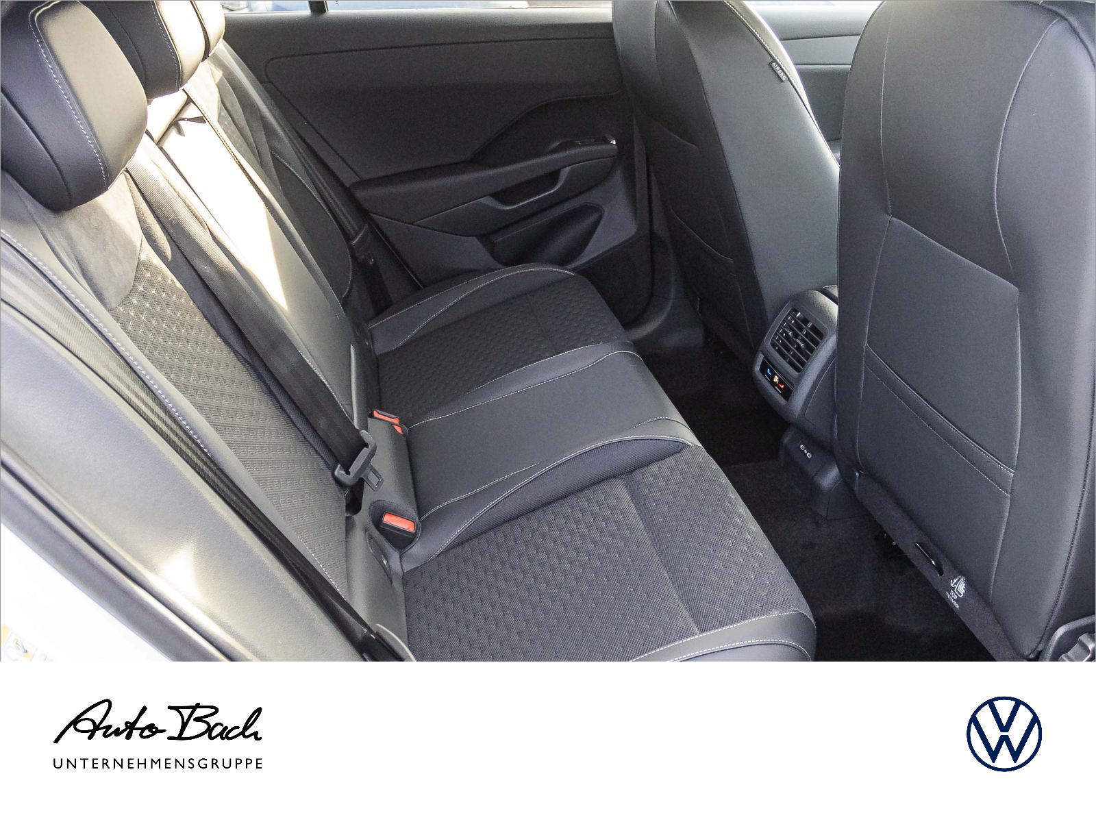 Volkswagen T-Roc R-Line 1.5 l eTSI OPF 110 kW (150 PS) 7-Gang-Doppelkupplungsgetriebe DSG