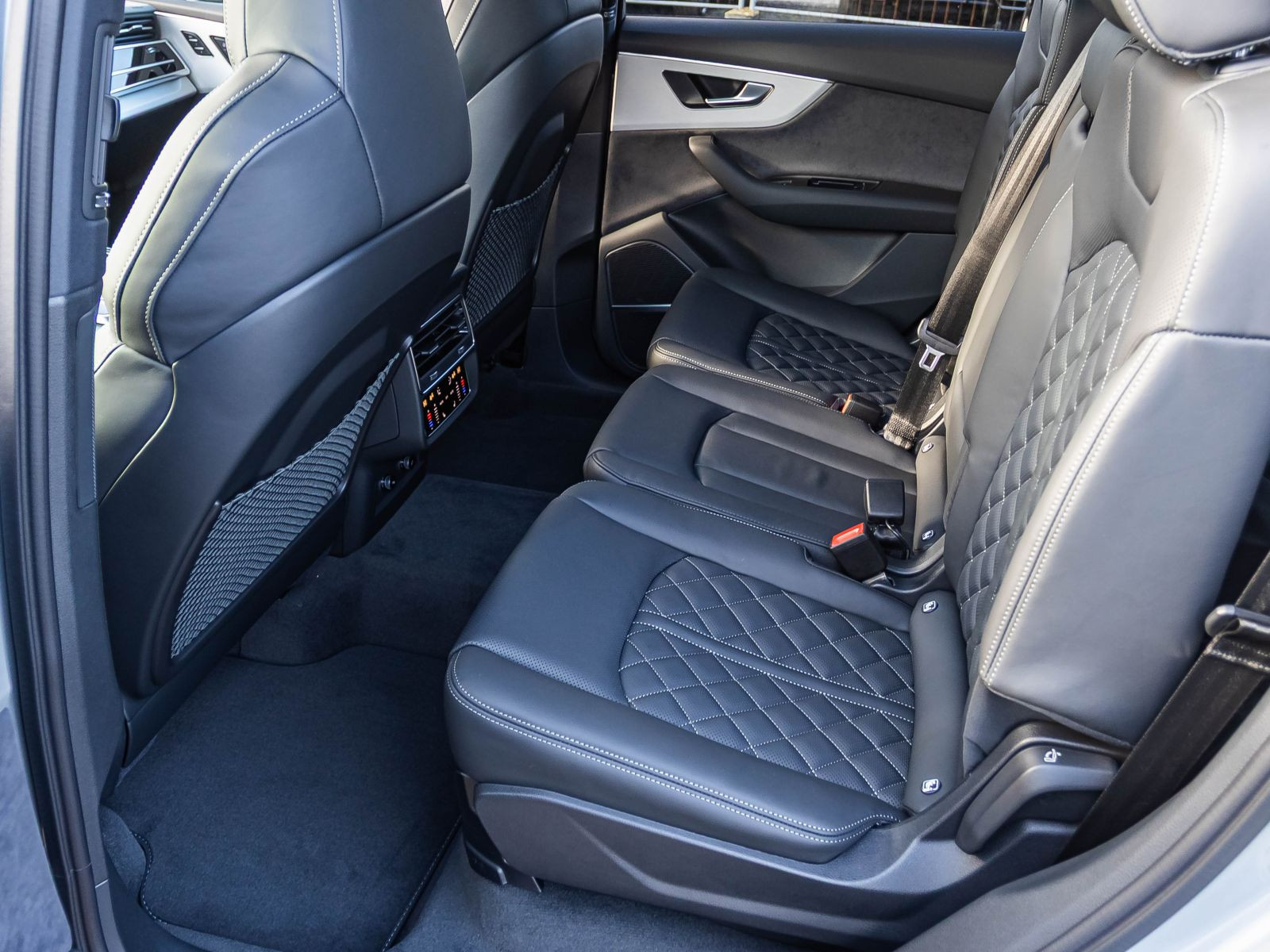 Audi Q7 S line  55 TFSI quattro.  340PS AIR Allradenkung HUD PANO B&O AHK