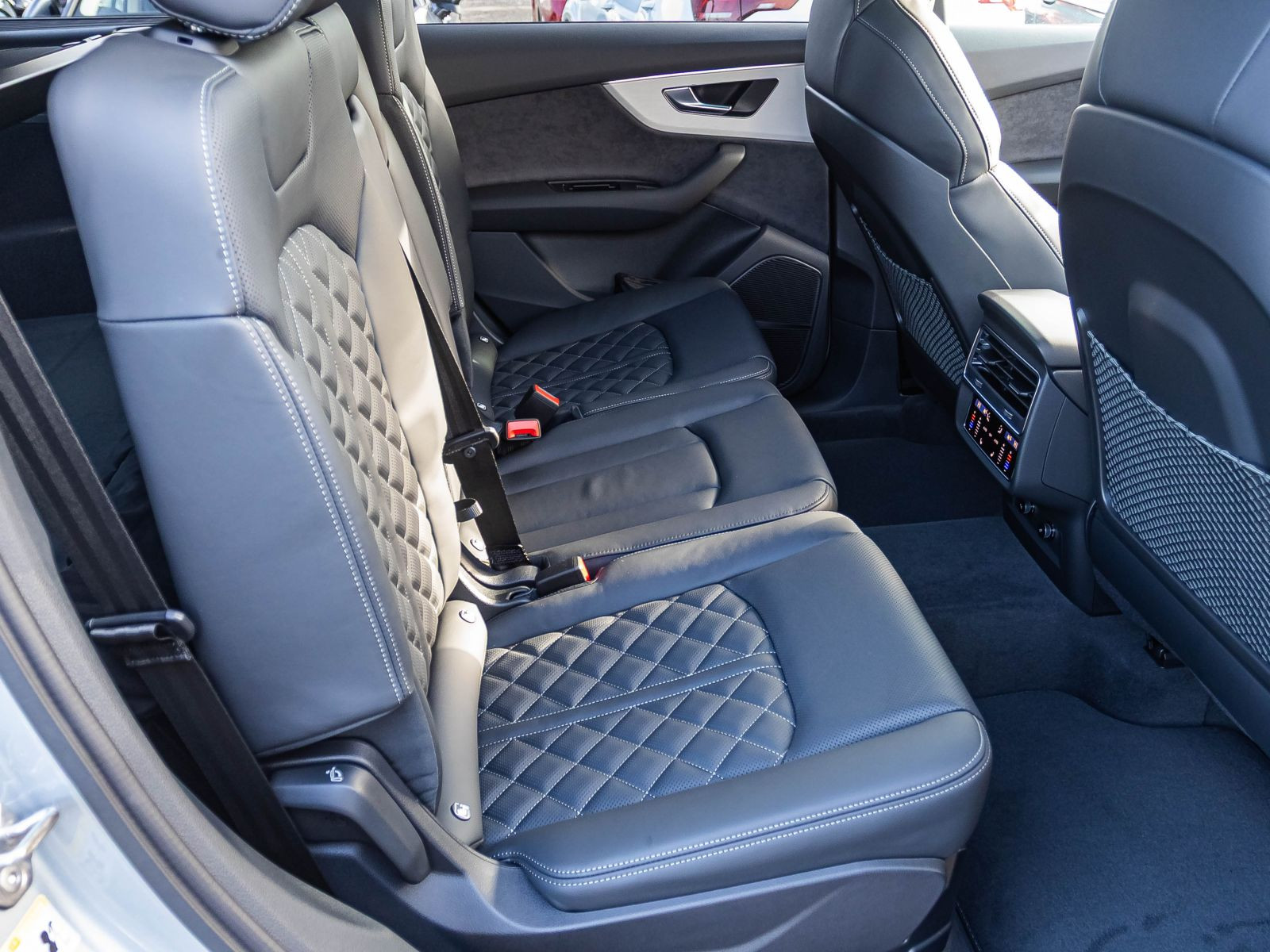 Audi Q7 S line  55 TFSI quattro.  340PS AIR Allradenkung HUD PANO B&O AHK