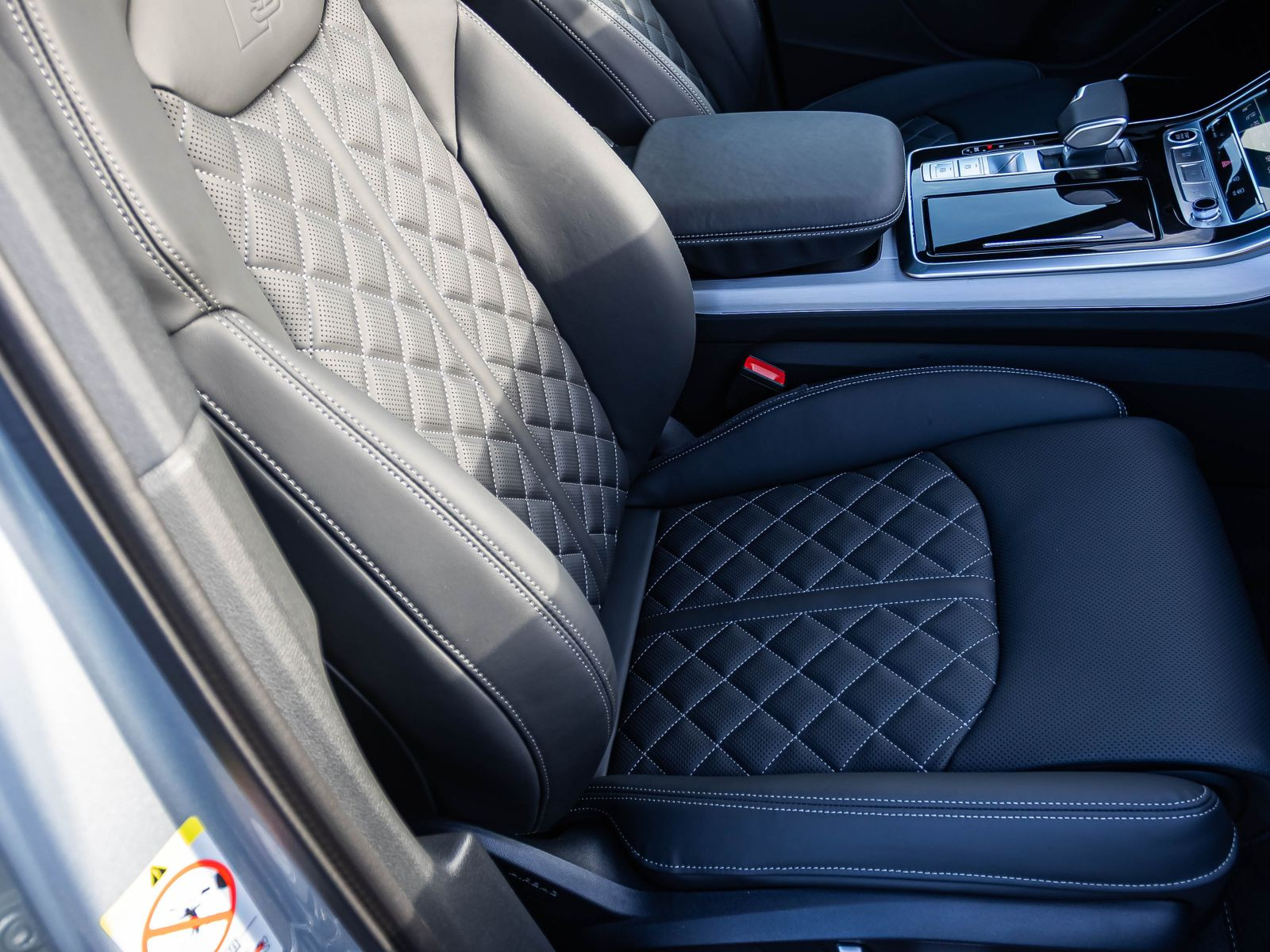 Audi Q7 S line  55 TFSI quattro.  340PS AIR Allradenkung HUD PANO B&O AHK