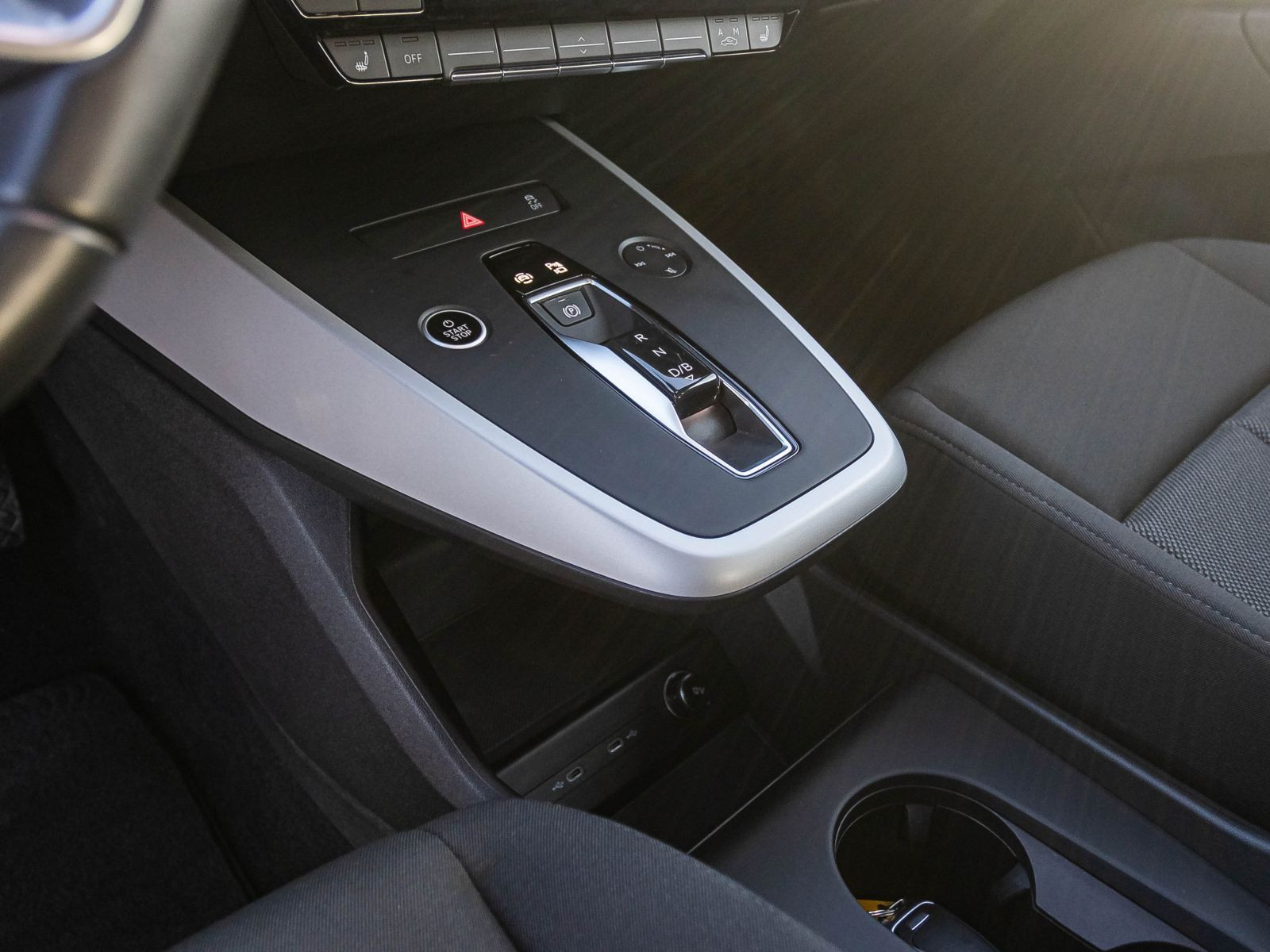 Audi Q4 e-tron 40 Navi LED Standklima CarPlay ACC