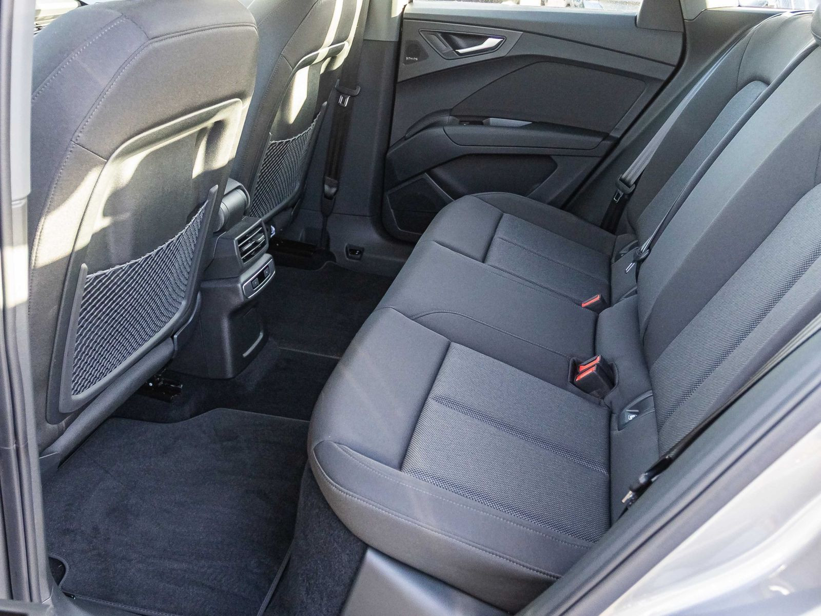 Audi Q4 e-tron 40 Navi LED Standklima CarPlay ACC