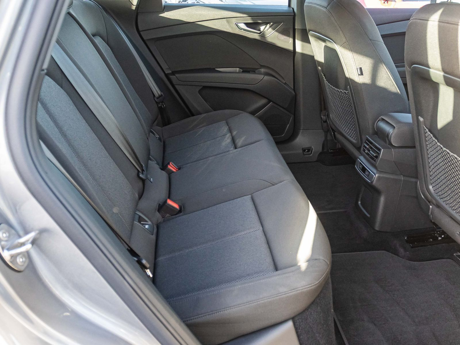 Audi Q4 e-tron 40 Navi LED Standklima CarPlay ACC