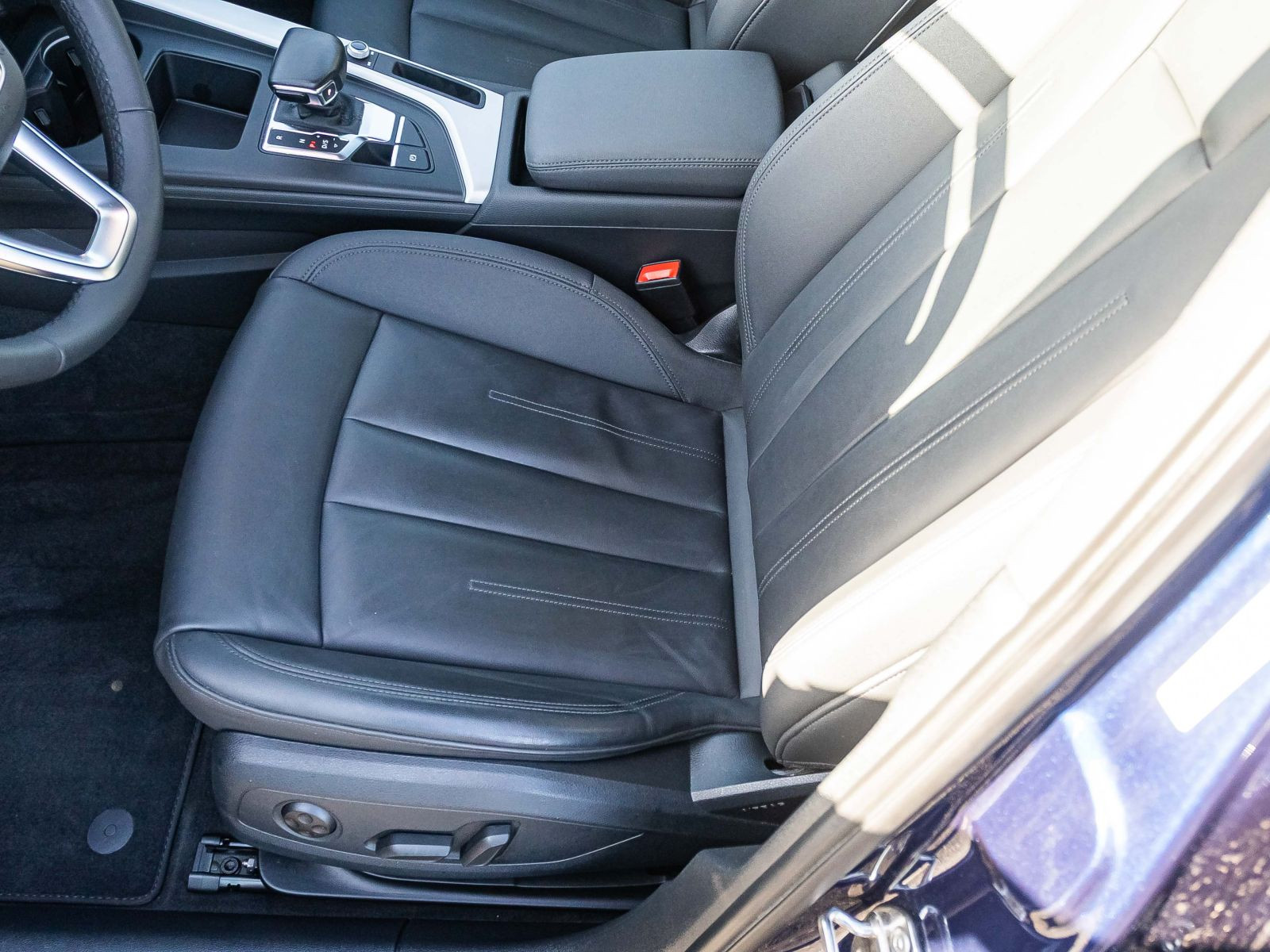 Audi A4 Avant S line 35TFSI Stronic Navi LED ACC AHK