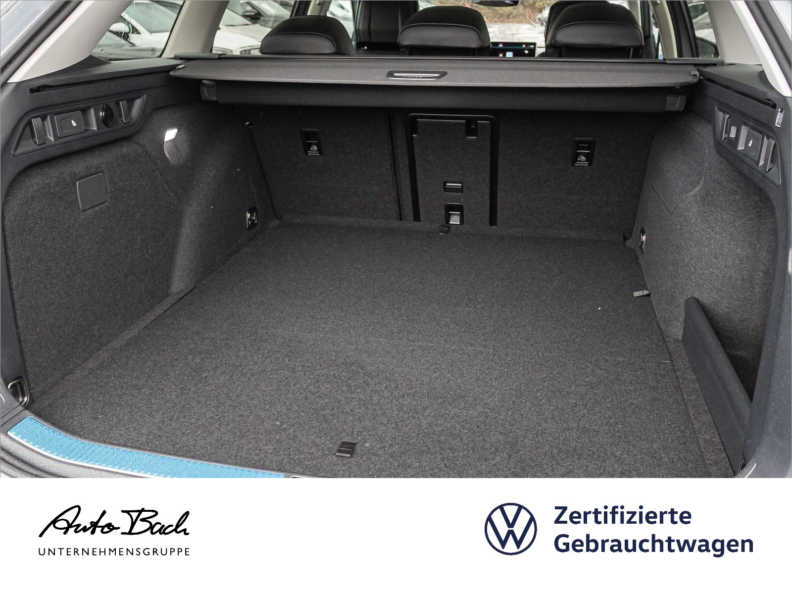 Volkswagen Passat Var. Elegance 1.5 eHybrid DSG Navi LED HuD Panorama AHK