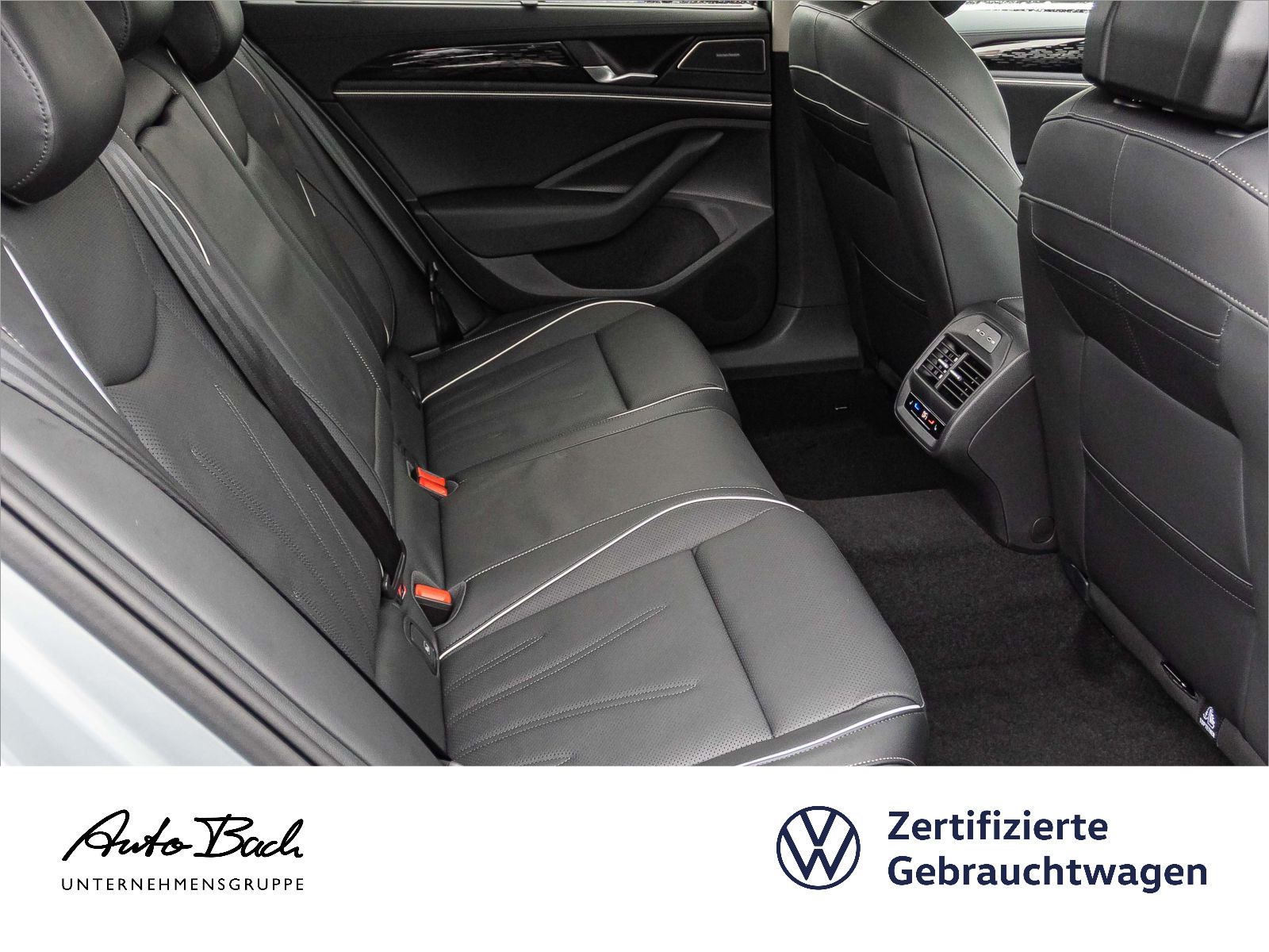 Volkswagen Passat Var. Elegance 1.5 eHybrid DSG Navi LED HuD Panorama AHK