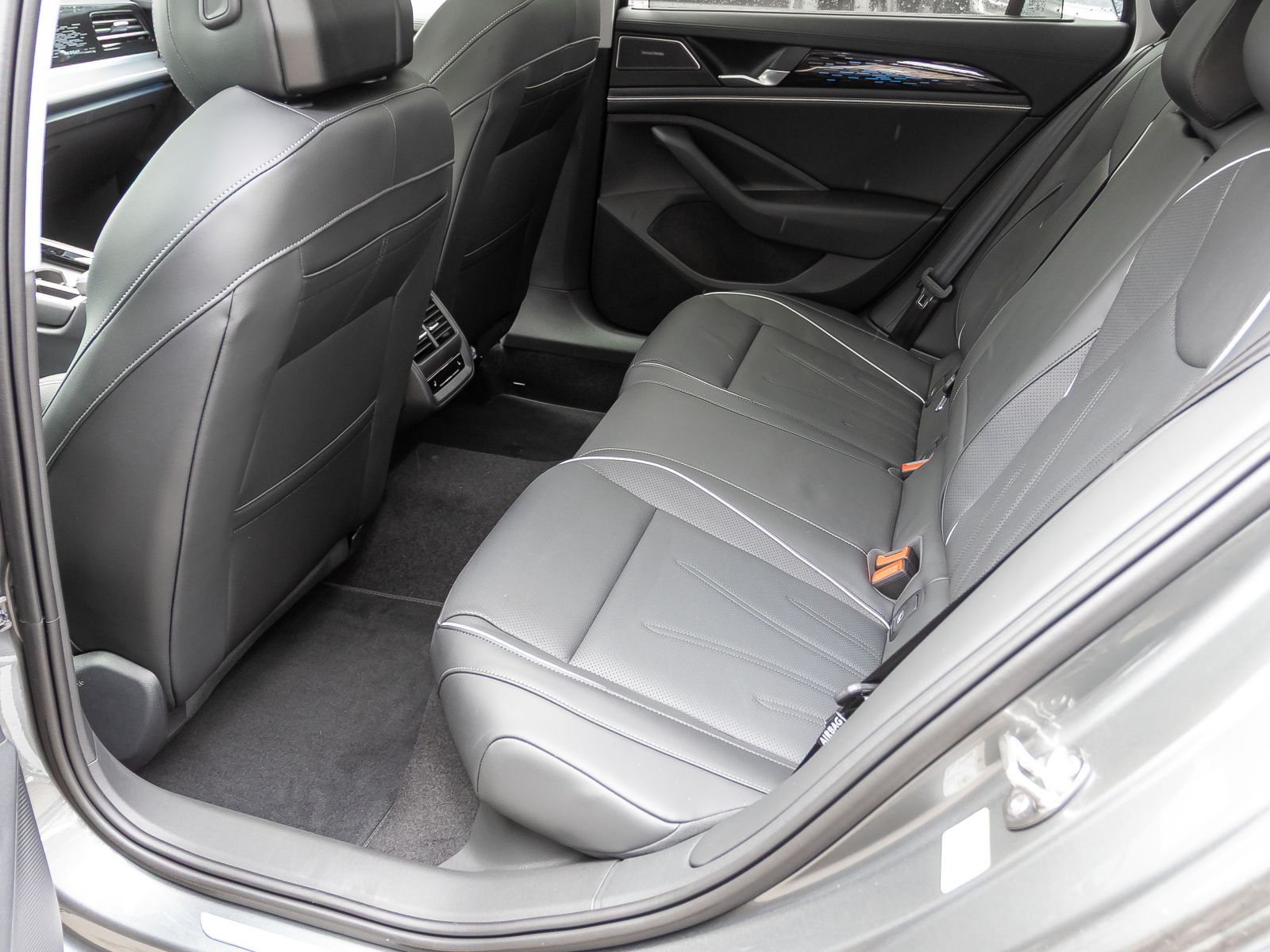 Volkswagen Passat Variant Elegance 1.5 eHybrid DSG Navi Matrix HuD Panorama AHK