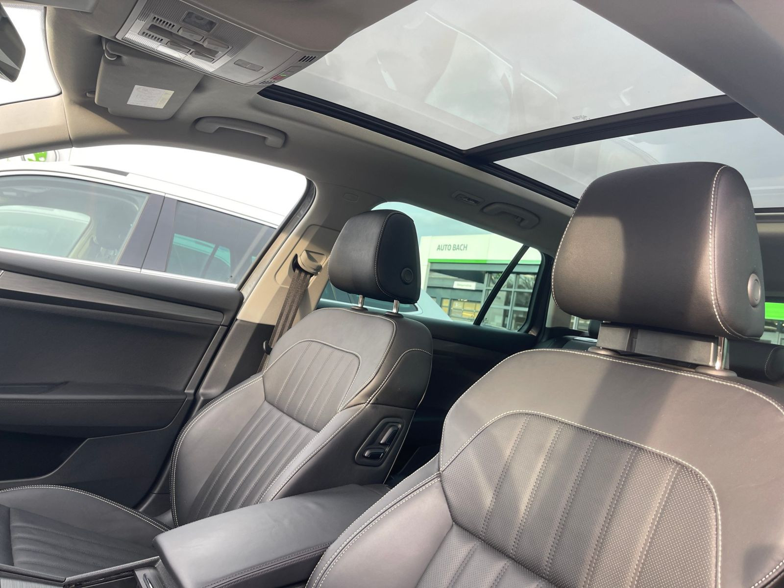 Skoda Superb Combi Style iV 1.4 TSI Navi LED AHK Standheizung