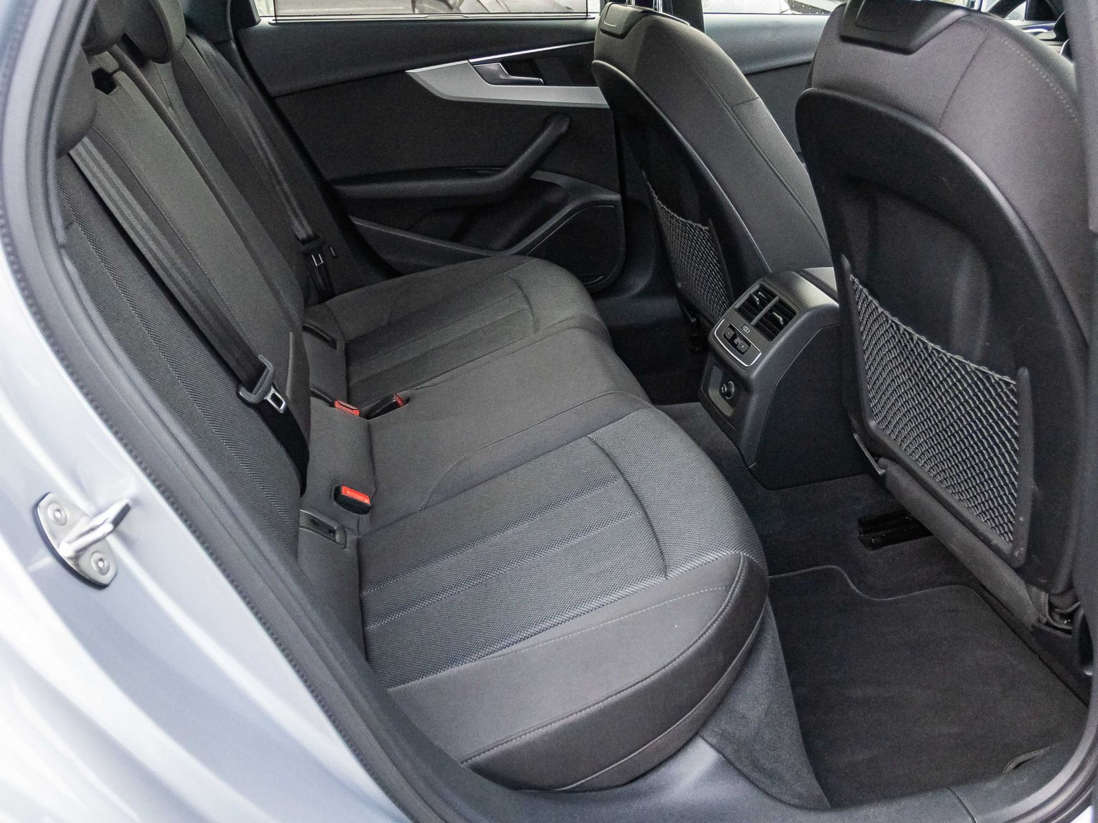 Audi A4 Advanced 40TDI Stronic Navi LED CarPlay GRA