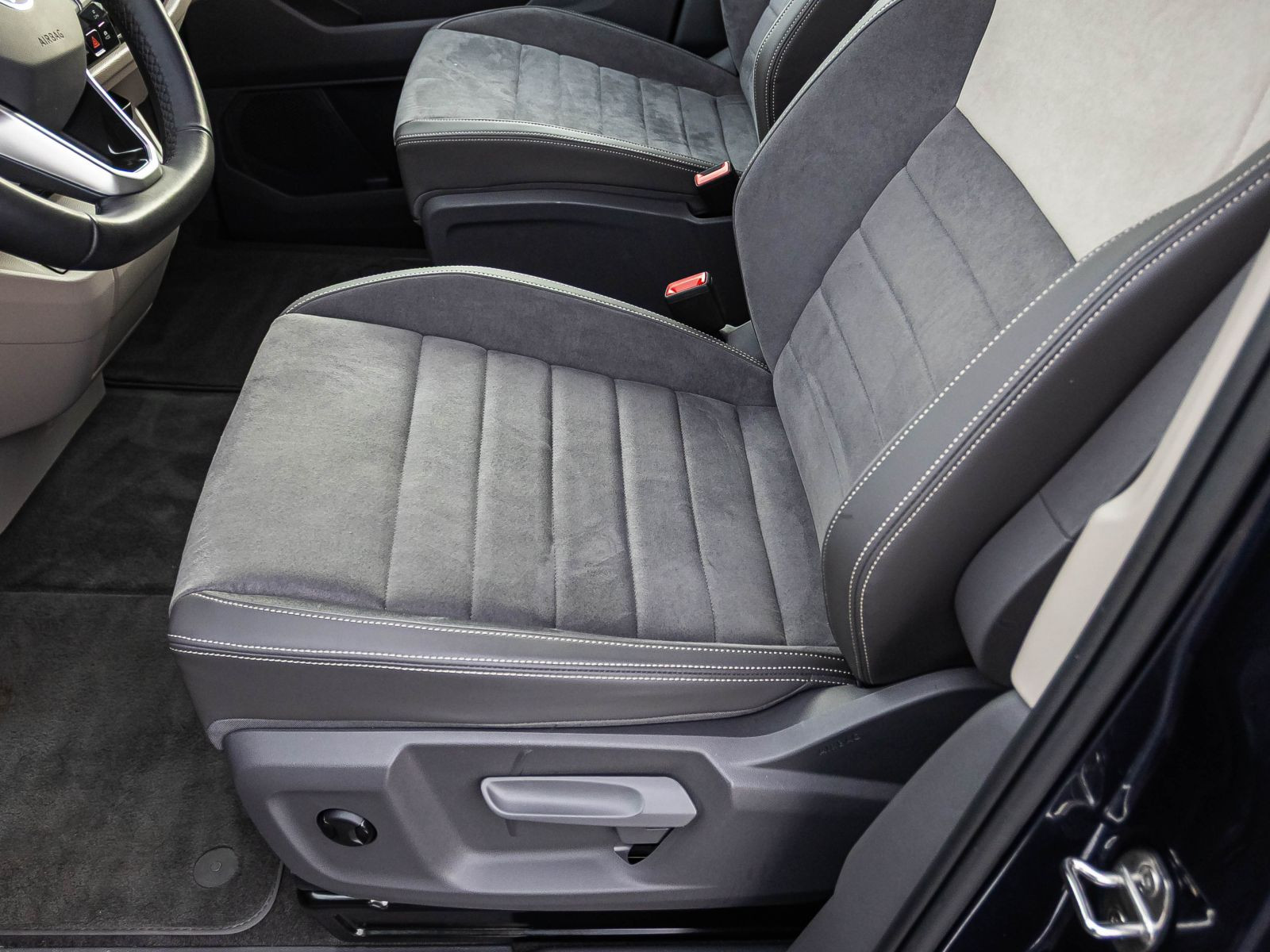 Volkswagen Multivan 2.0TDI LÜ Style DSG Navi LED HuD ACC AHK