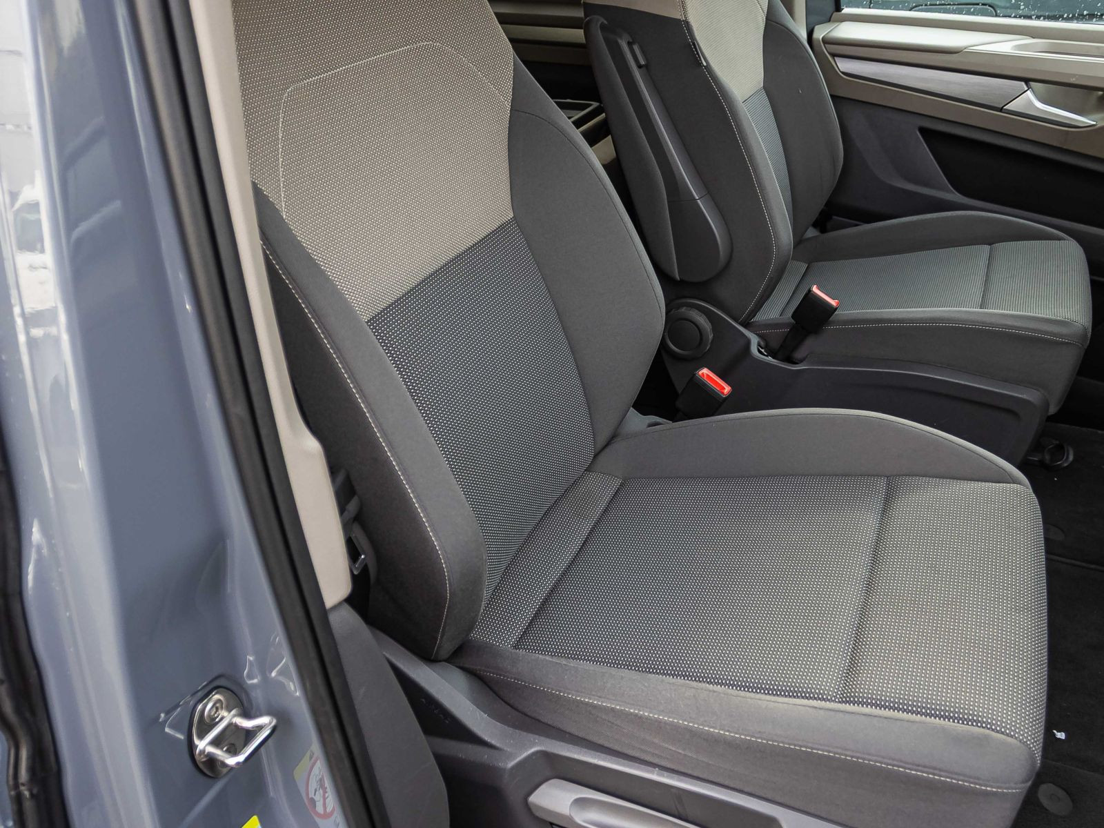 Volkswagen Multivan T7 2.0TDI DSG Life LÜ, LED, Standheizung, App-Connect