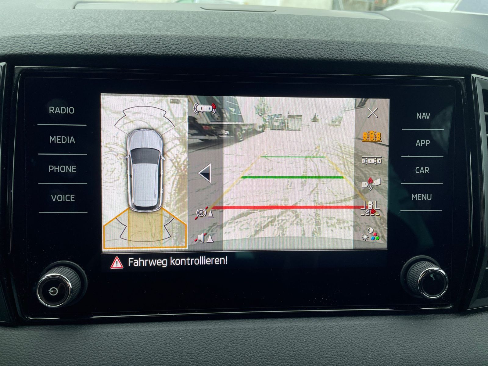 Skoda Karoq Sportline 2.0 TSI 4x4 DSG DCC Navi LED AHK