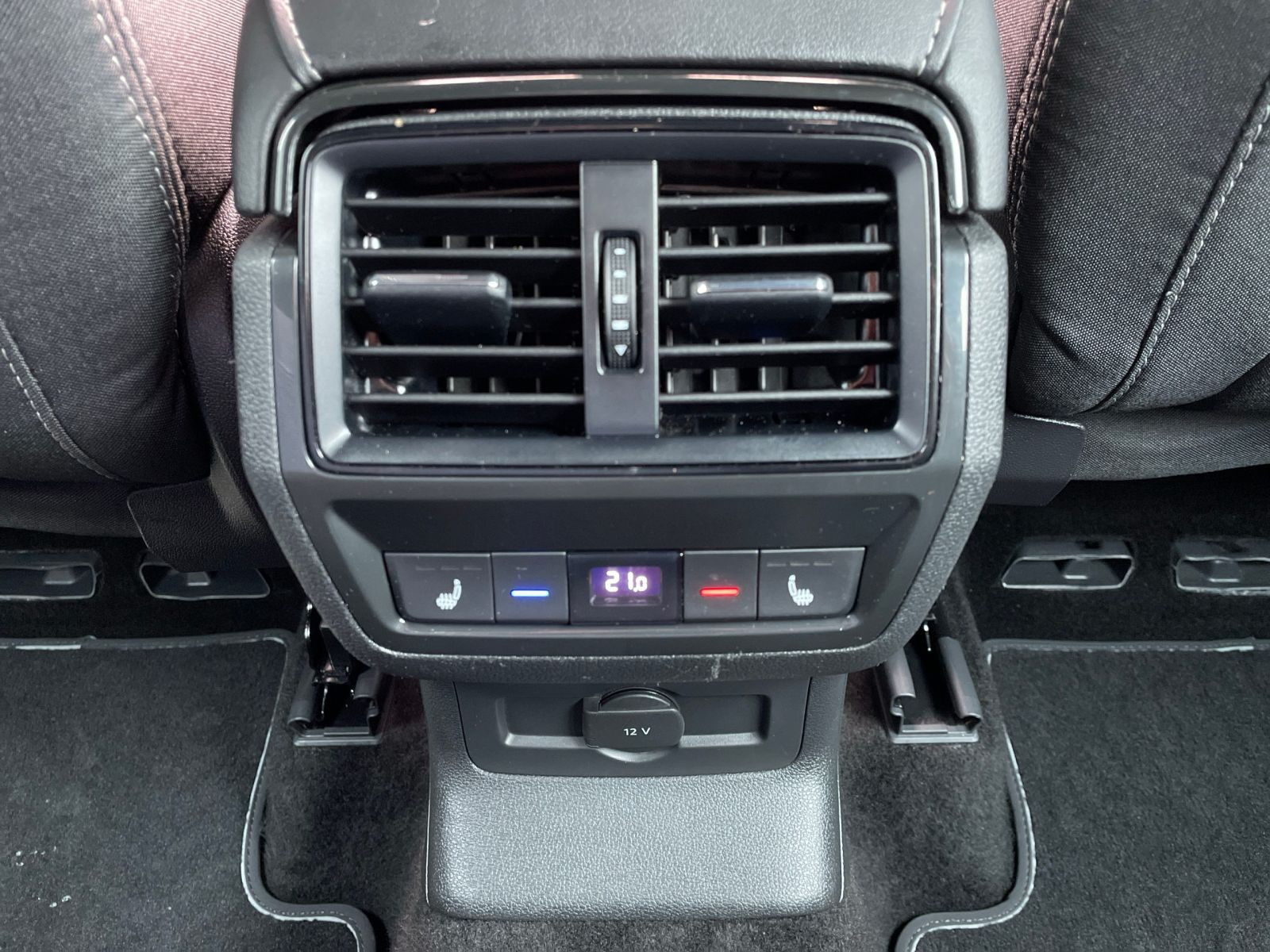 Skoda Karoq Sportline 2.0 TDI Virtual DCC Klima Navi AHK