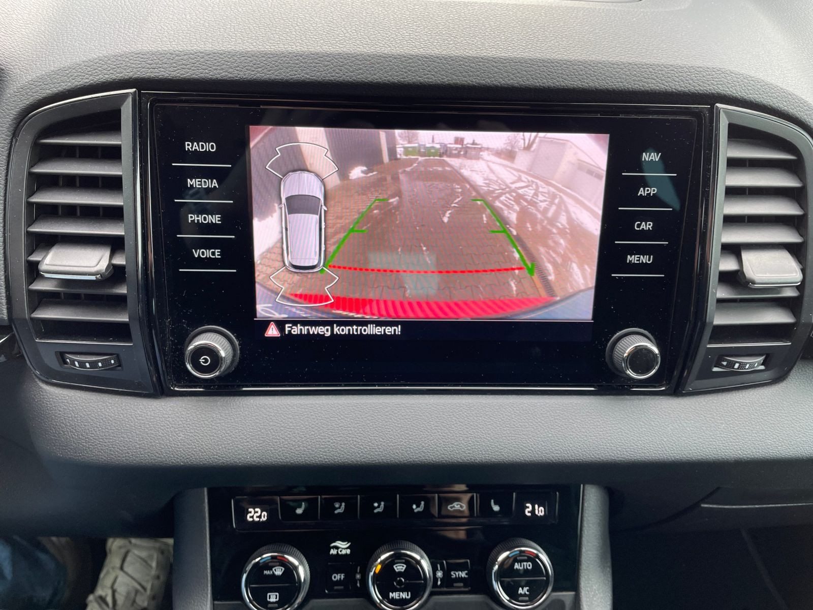 Skoda Karoq Sportline 2.0 TDI Virtual DCC Klima Navi AHK