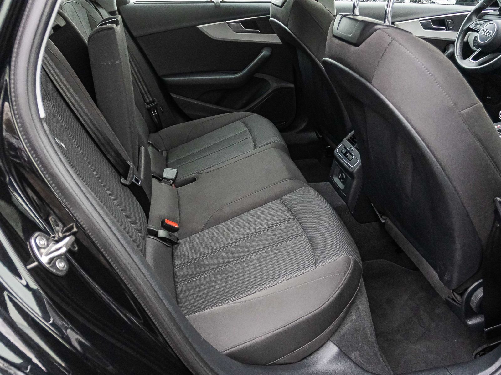 Audi A4 Avant Advanced 40TFSI Stronic Navi Panorama EPH