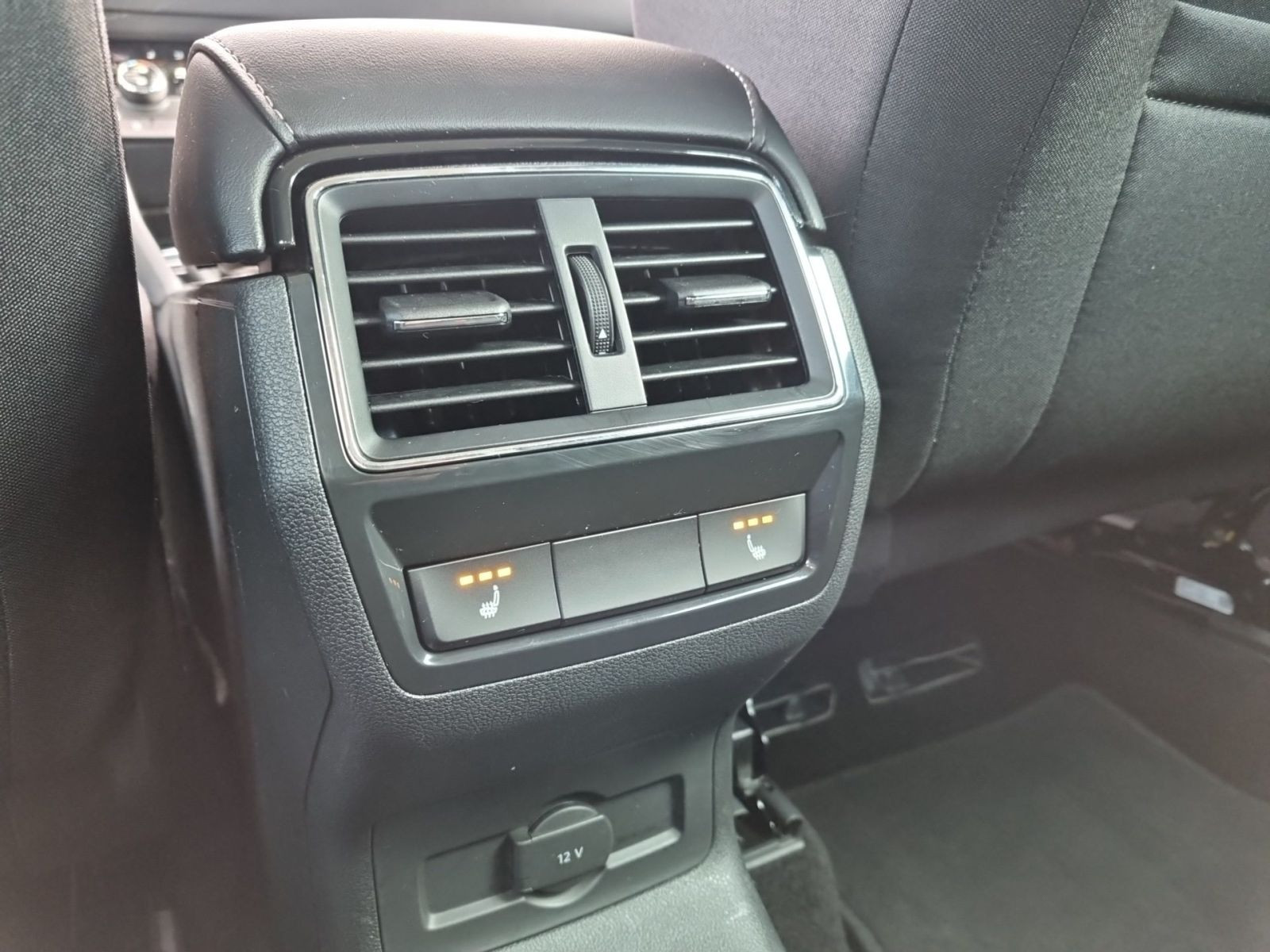 Skoda Karoq Ambition 2.0TDI Navi LED GRA CarPLay Virtual