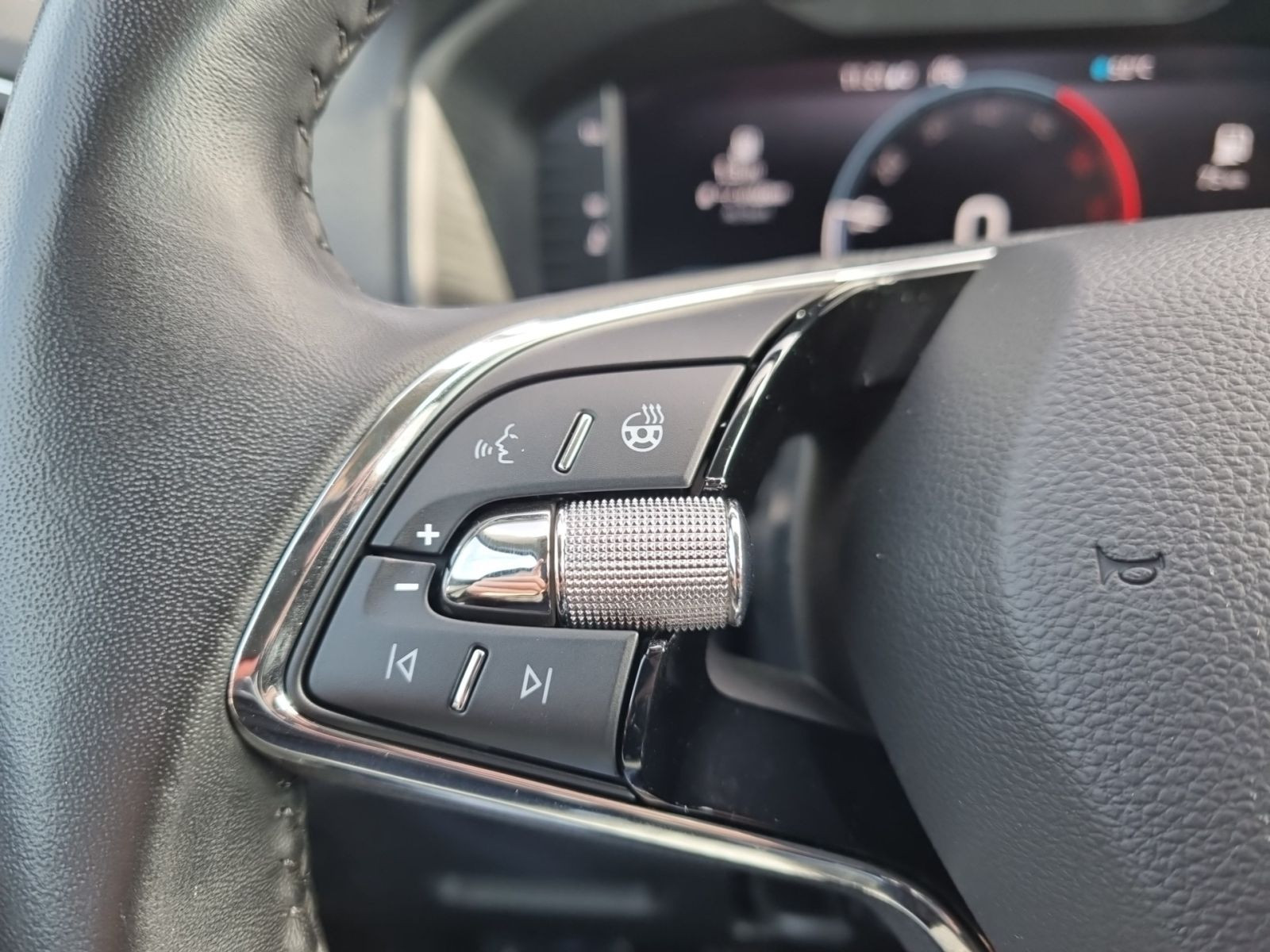 Skoda Karoq Ambition 2.0TDI Navi LED GRA CarPLay Virtual