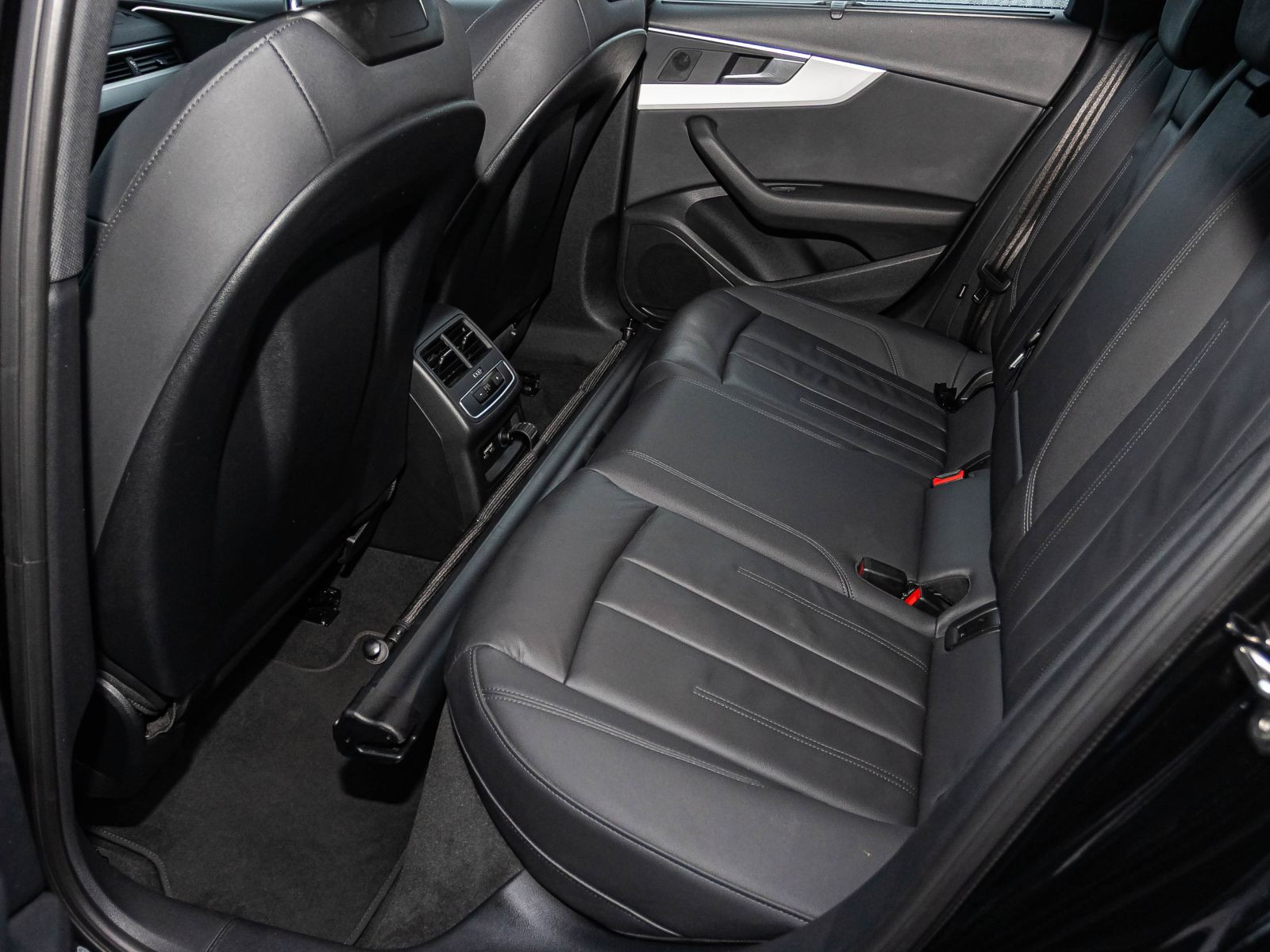 Audi A4 Avant Advanced 35TFSI Stronic Navi LED GRA AHK