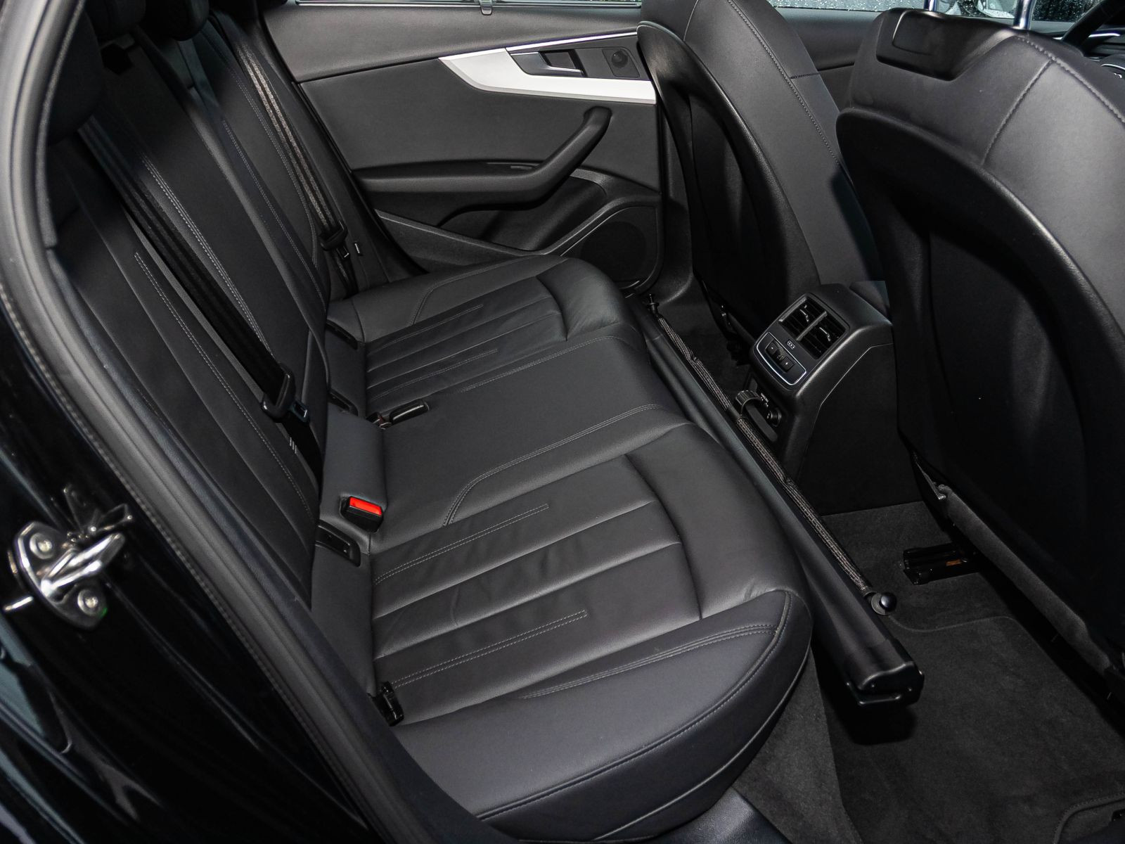 Audi A4 Avant Advanced 35TFSI Stronic Navi LED GRA AHK