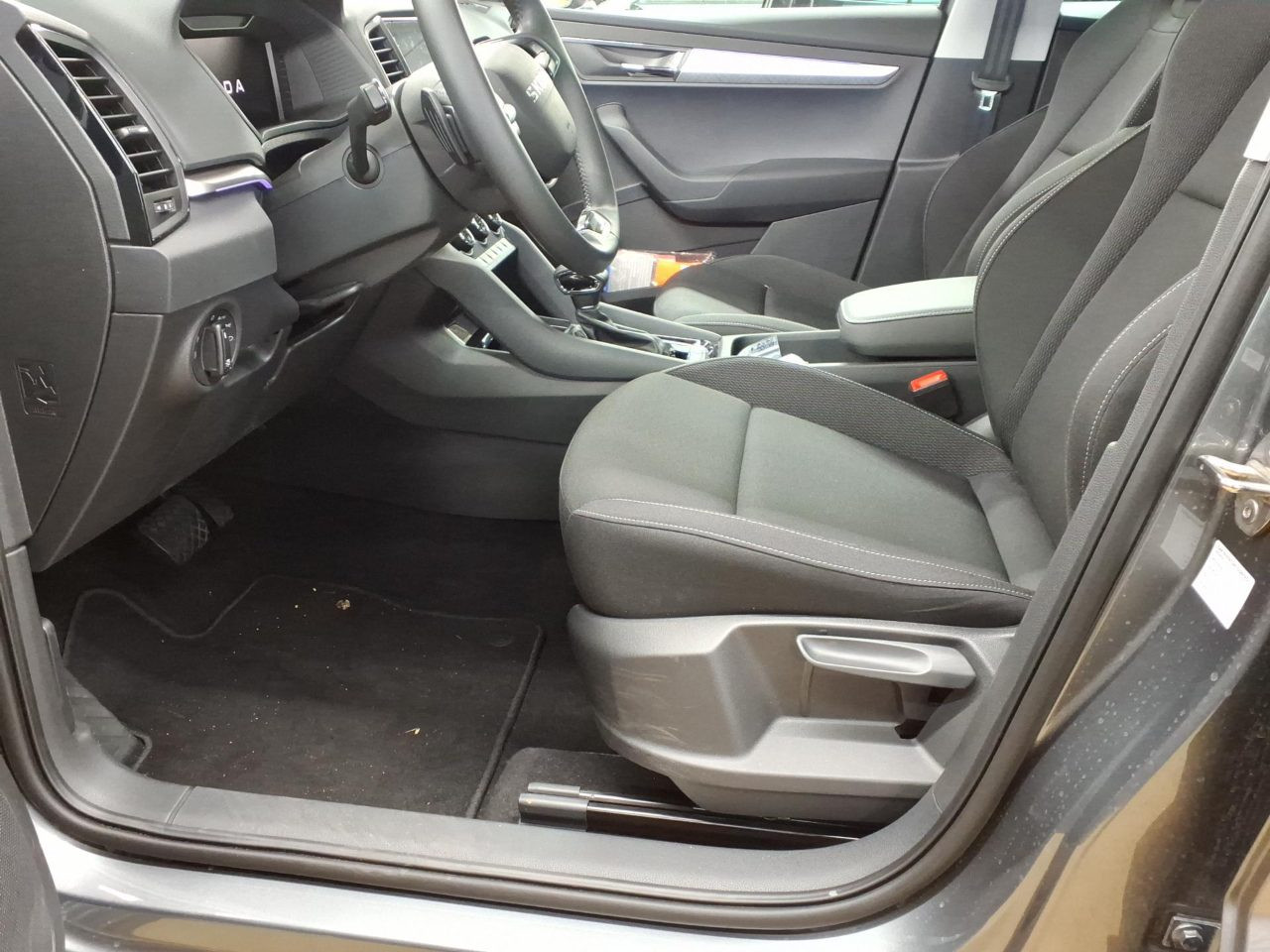 Skoda Karoq Selection Tour 1.5TSI Navi LED GRA EPH AHK