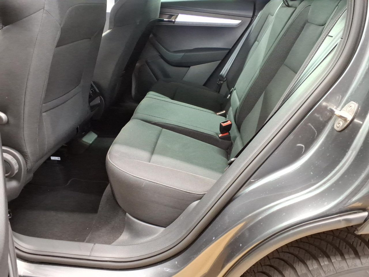 Skoda Karoq Selection Tour 1.5TSI Navi LED GRA EPH AHK