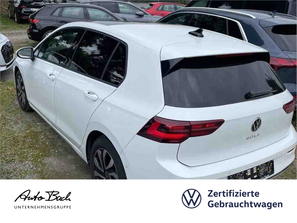 Volkswagen Golf VIII 2.0TDI Active DSG Navi LED HuD Panorama AHK