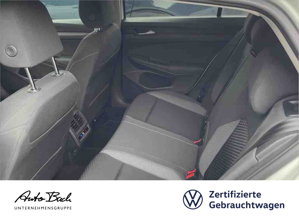 Volkswagen Golf VIII 2.0TDI Active DSG Navi LED HuD Panorama AHK